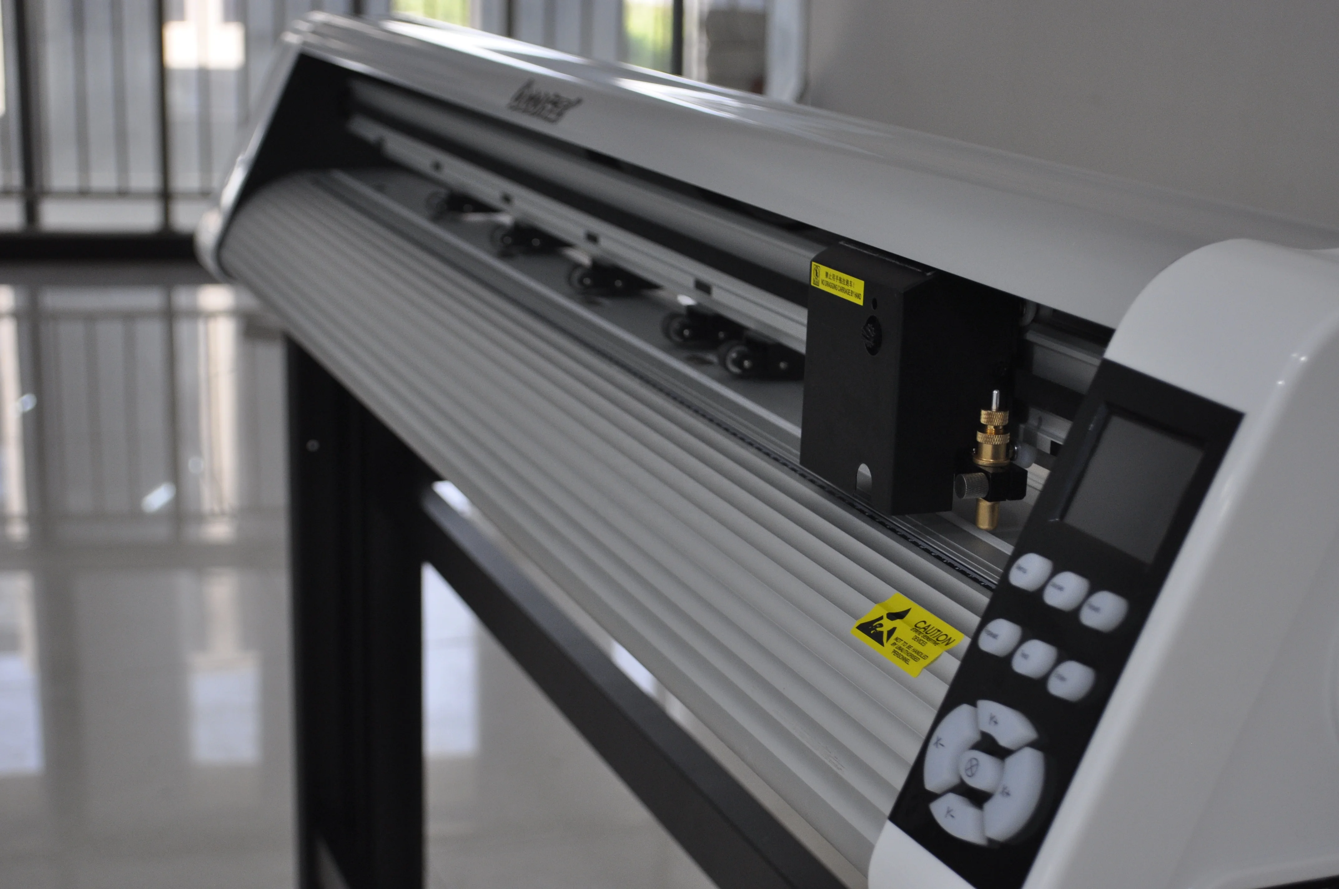 China Best cheaper cost 1.2m vinyl paper sticker cutting plotter machine vinyl pressing machine