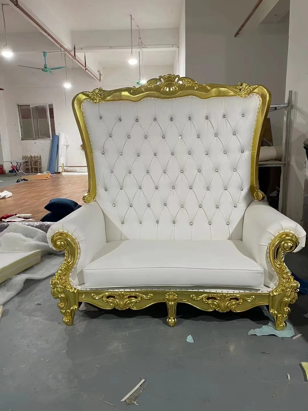 Luxury Royal Wedding Sofa High-Back King Throne Chair for Bride Groom Fabric Hotel Chairs for Bedroom