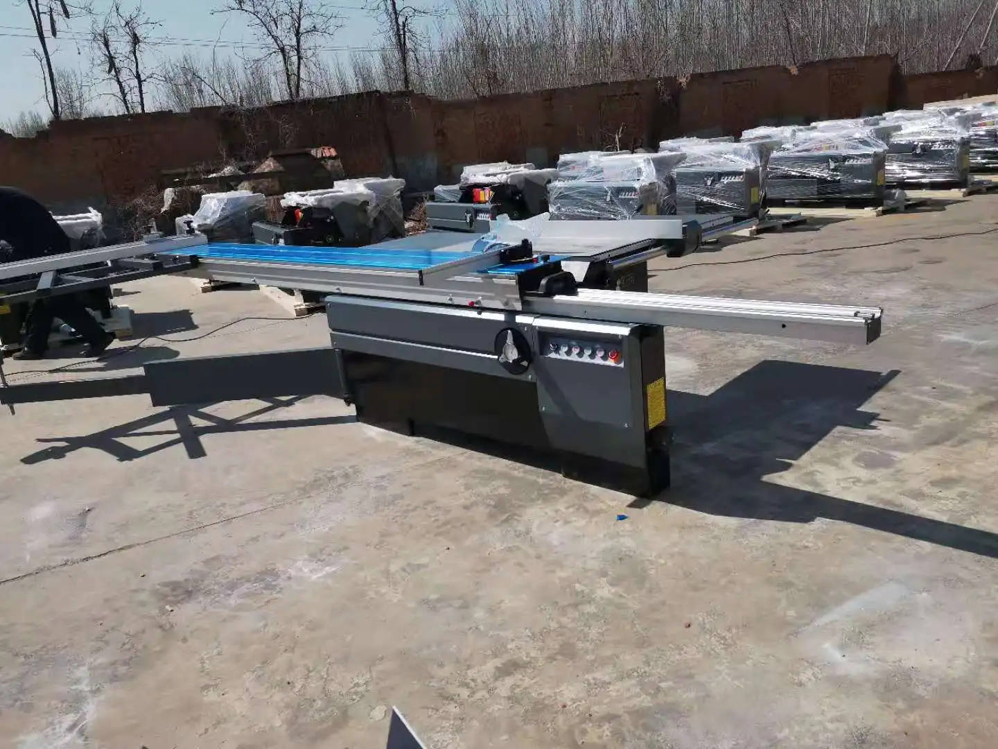 Конкурентоспособная цена, деревообрабатывающее оборудование, горизонтальный станок, скользящая панельная пила