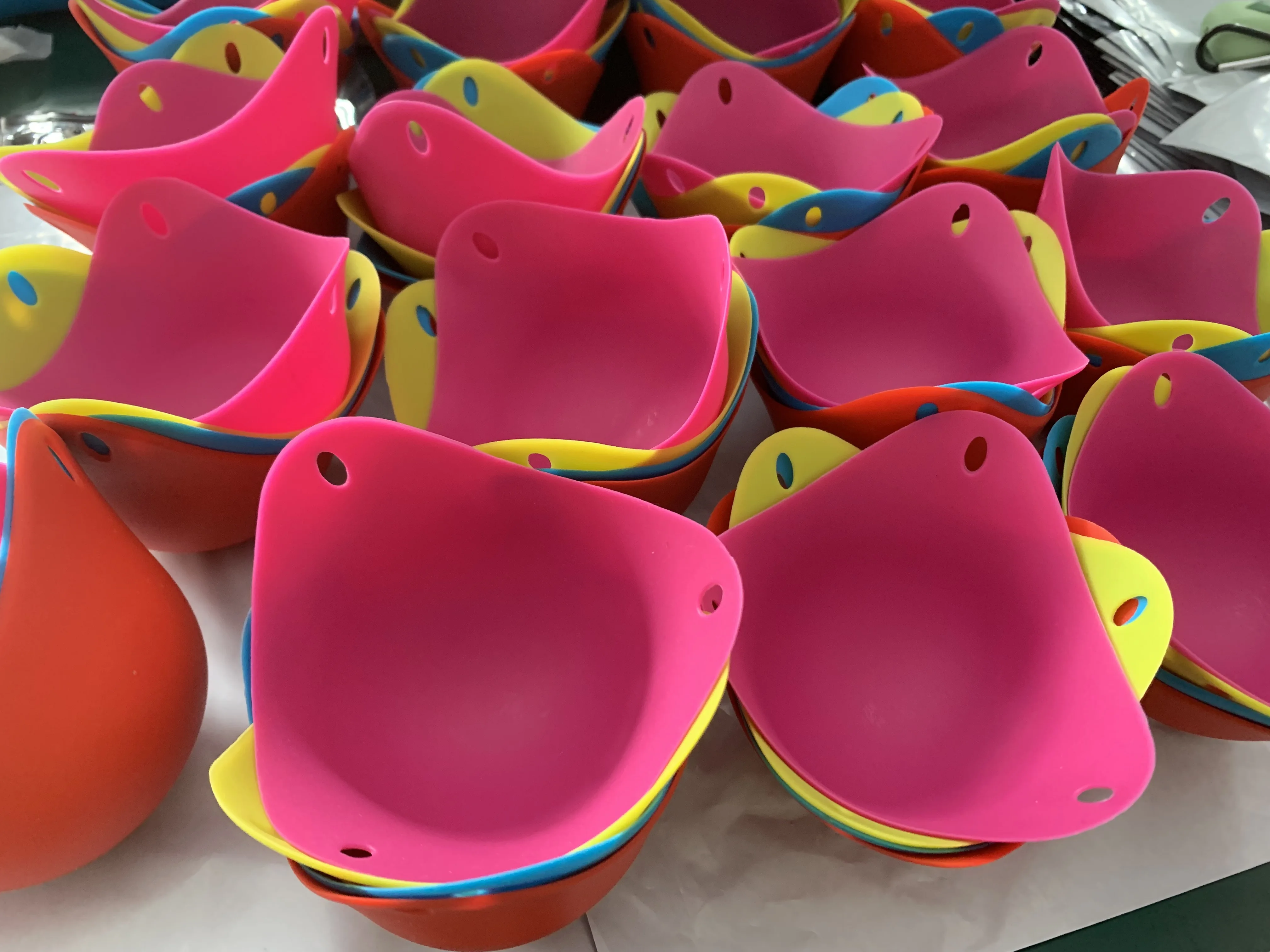 Wholesale Cheap Kitchen Cooking Tool Silicone Egg Boiler Silicone Egg Poacher Silicone Egg Cooker