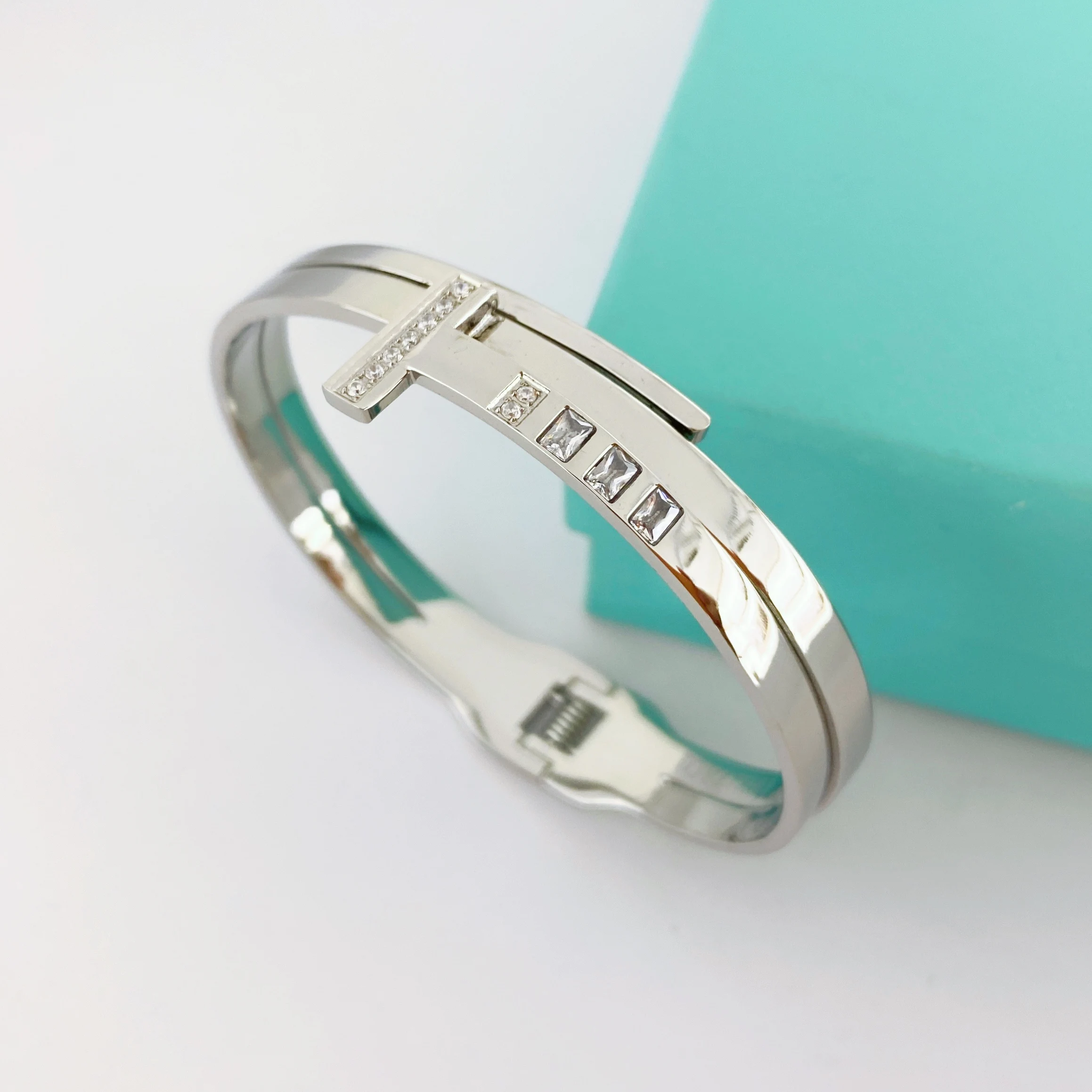 
Dainty T Font Every-Day Diamond Jewelry Women Gold Plated Stainless Steel Tungsten Bracelet Women 