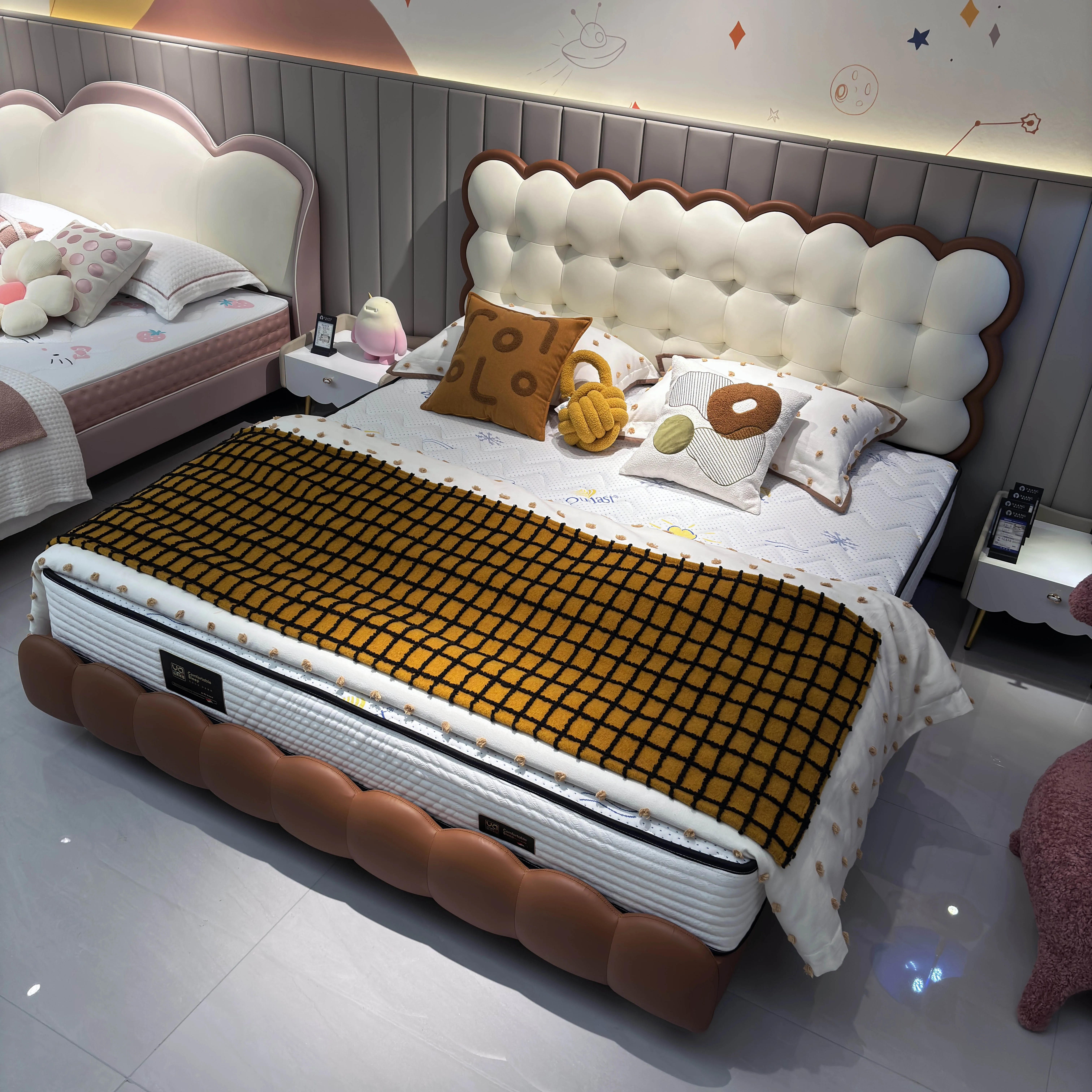 Modern King Size Soft Leather Bed with Solid Wood Frame Kids Bedroom Furniture Set for Girls & Children