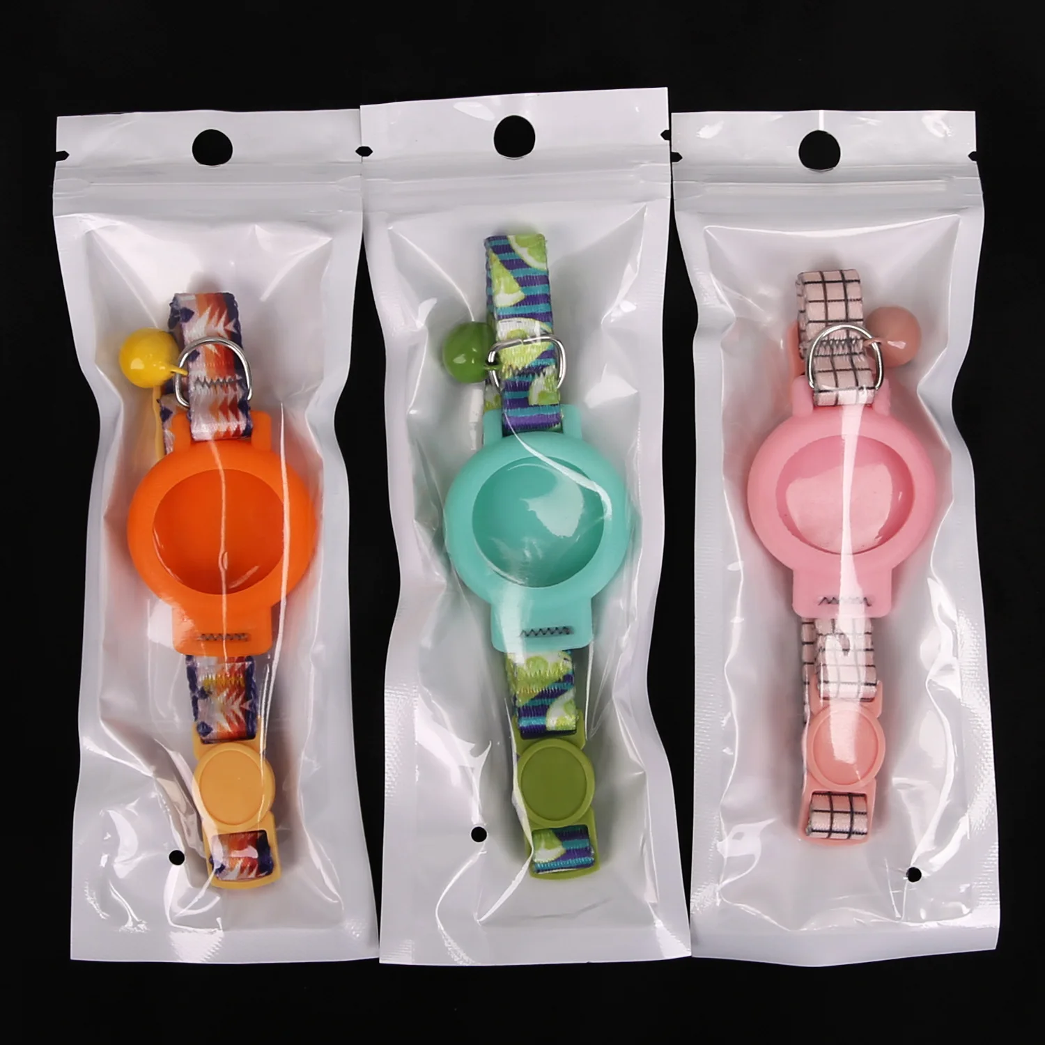 Designer Cat Collar Pattern For Air tag Cat Collar Safety Buckle Adjustable Comfortable Soft Puppy Collar For Airtag