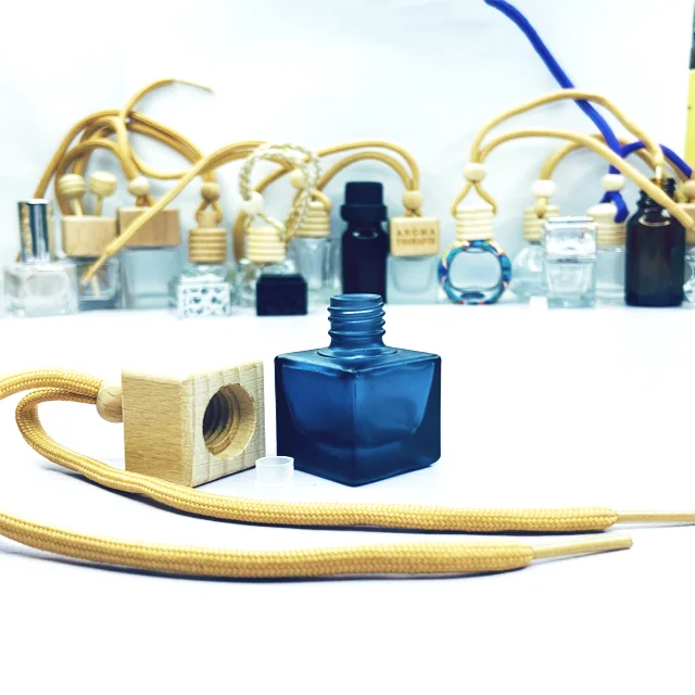 Car Hanging Perfume Glass Bottles Refillable Car Essential Oil Diffuser Thick Square Glass Perfume Pendant with wood lid for car