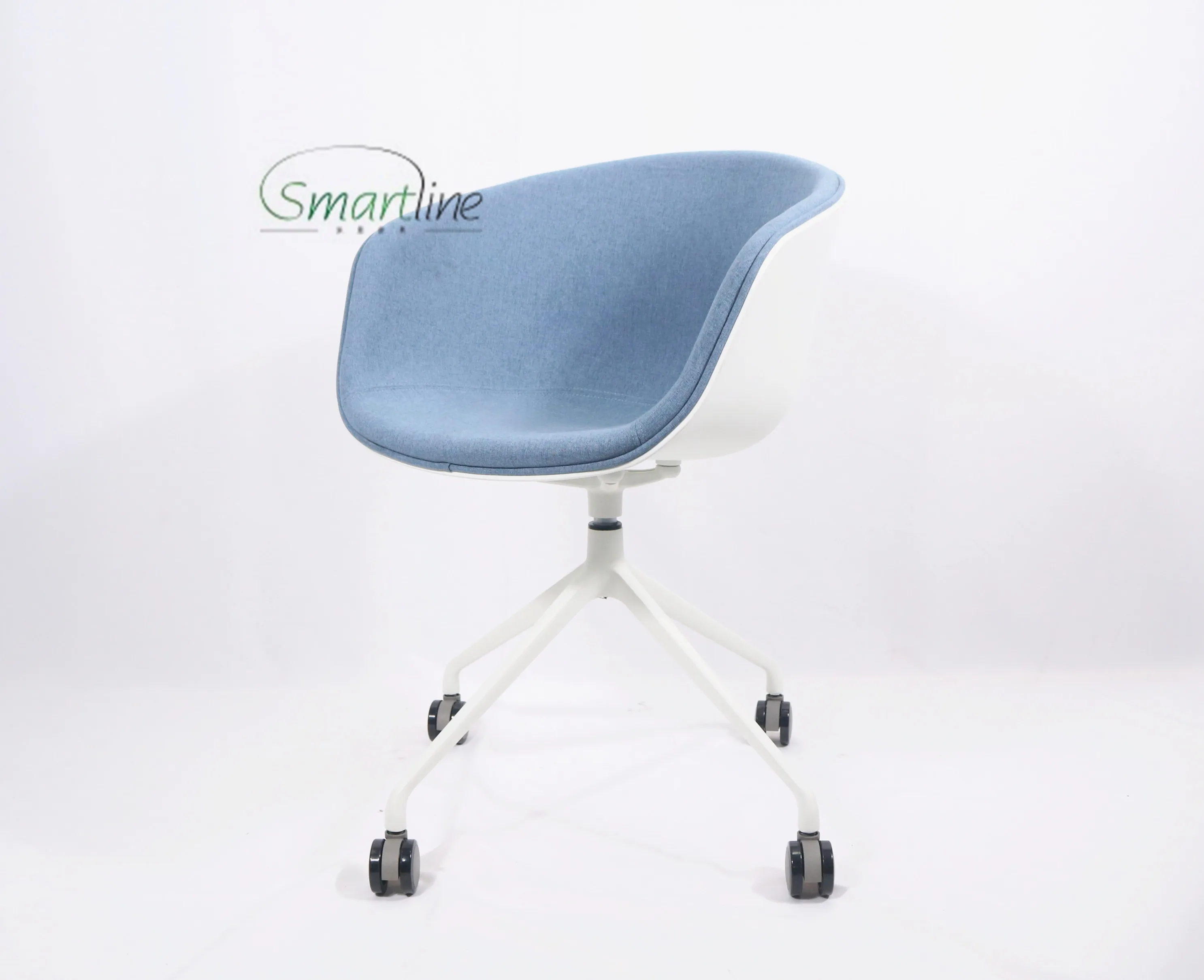 Кресла в скандинавском стиле с белой полипропиленовой оболочкой и белым алюминиевым основанием, поворотное кресло