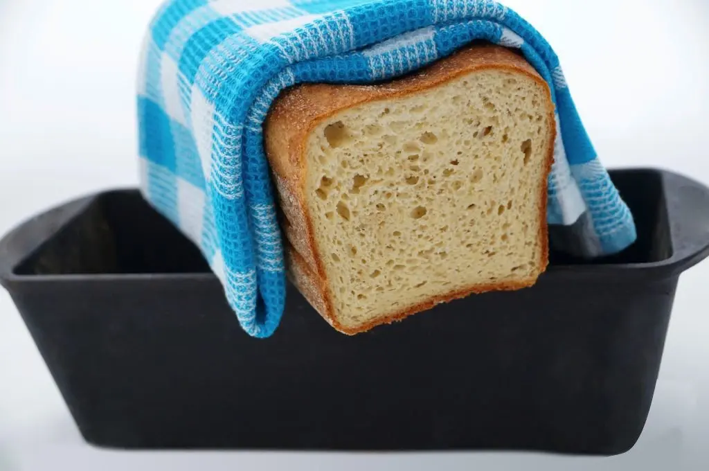 Hot selling cast iron camping cook pre-seasoning physical non-stick bread baking pan bread mold pot