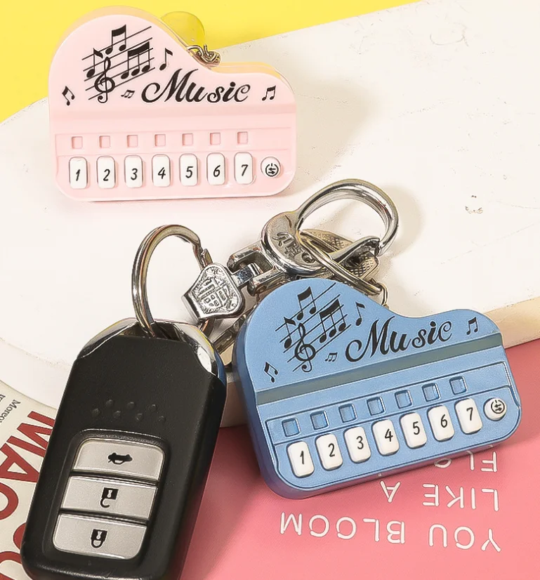 Piano Keychains Mini Electronic Keyboard Keychain Portable Musical Instrument Toy Key Ring Cute Key Chain Accessories Party Gift