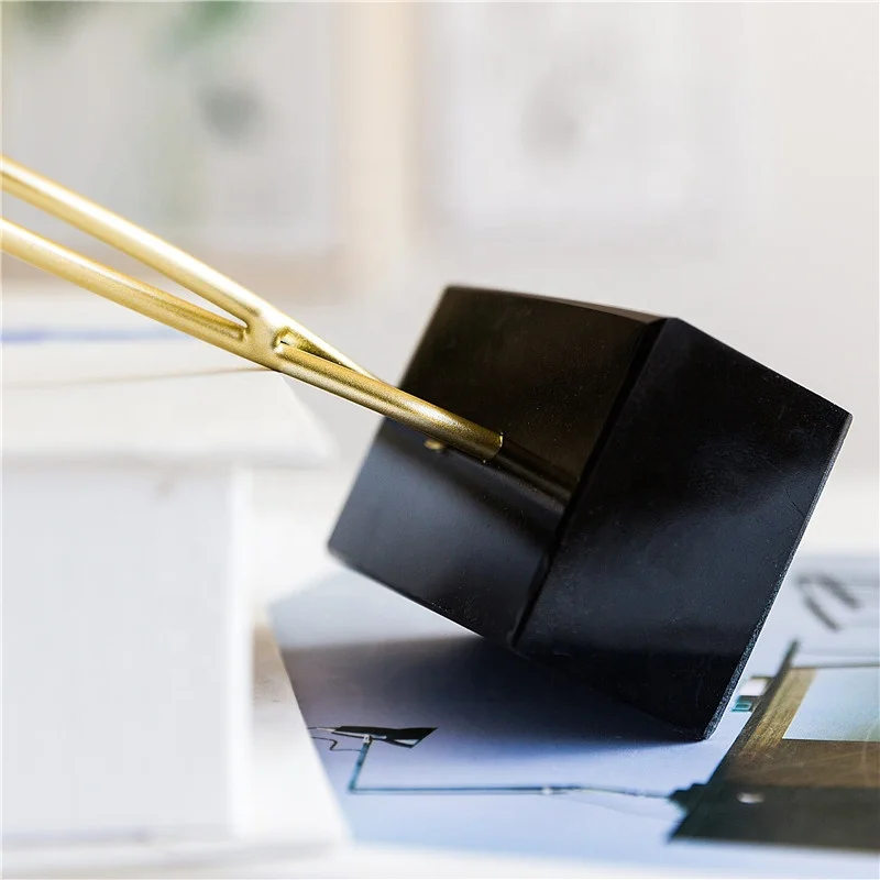 Luxury Iron Wire Unique design Metal Home Tabletop Decoration with Marble Stand for Christmas and Festival