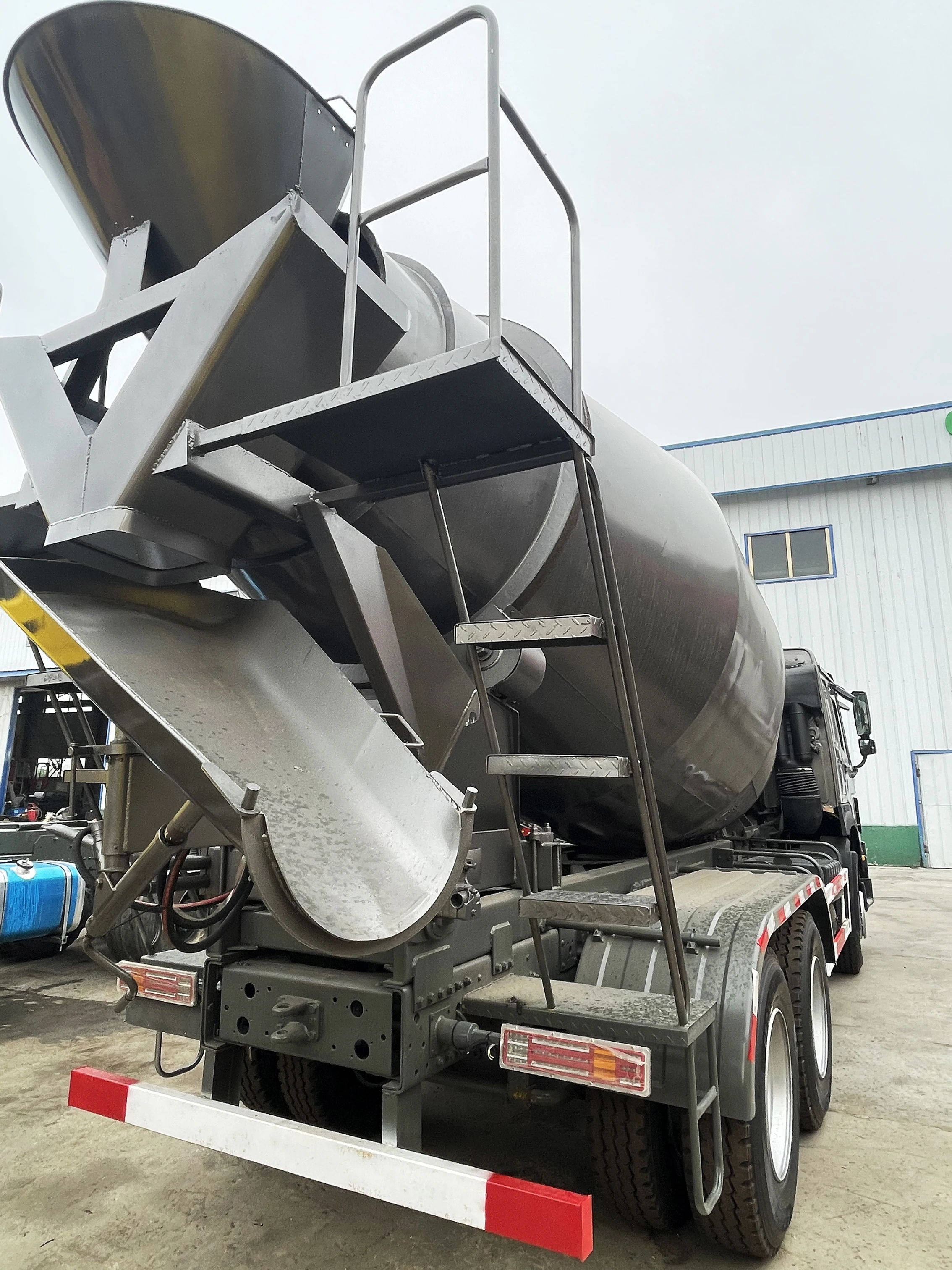 Sinotruck Howo 6x4 10m3 Cement truck Concrete Mixer truck With Drum