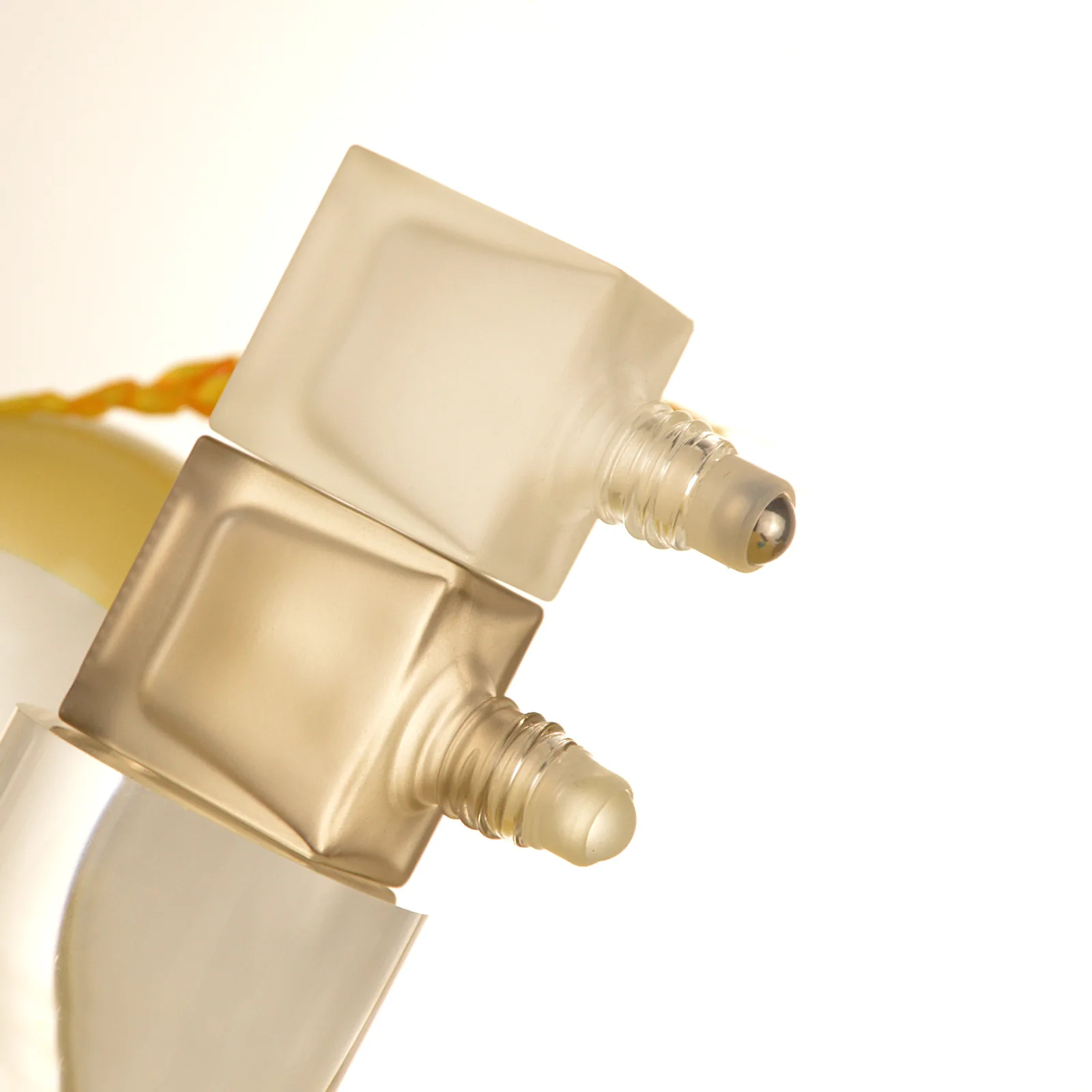 Wholesale Empty Rose Perfume Essential Oil Glass 8ml 10ml 15ml Golden Silver Black Glass Roll On Bottle With Metal Roller Ball