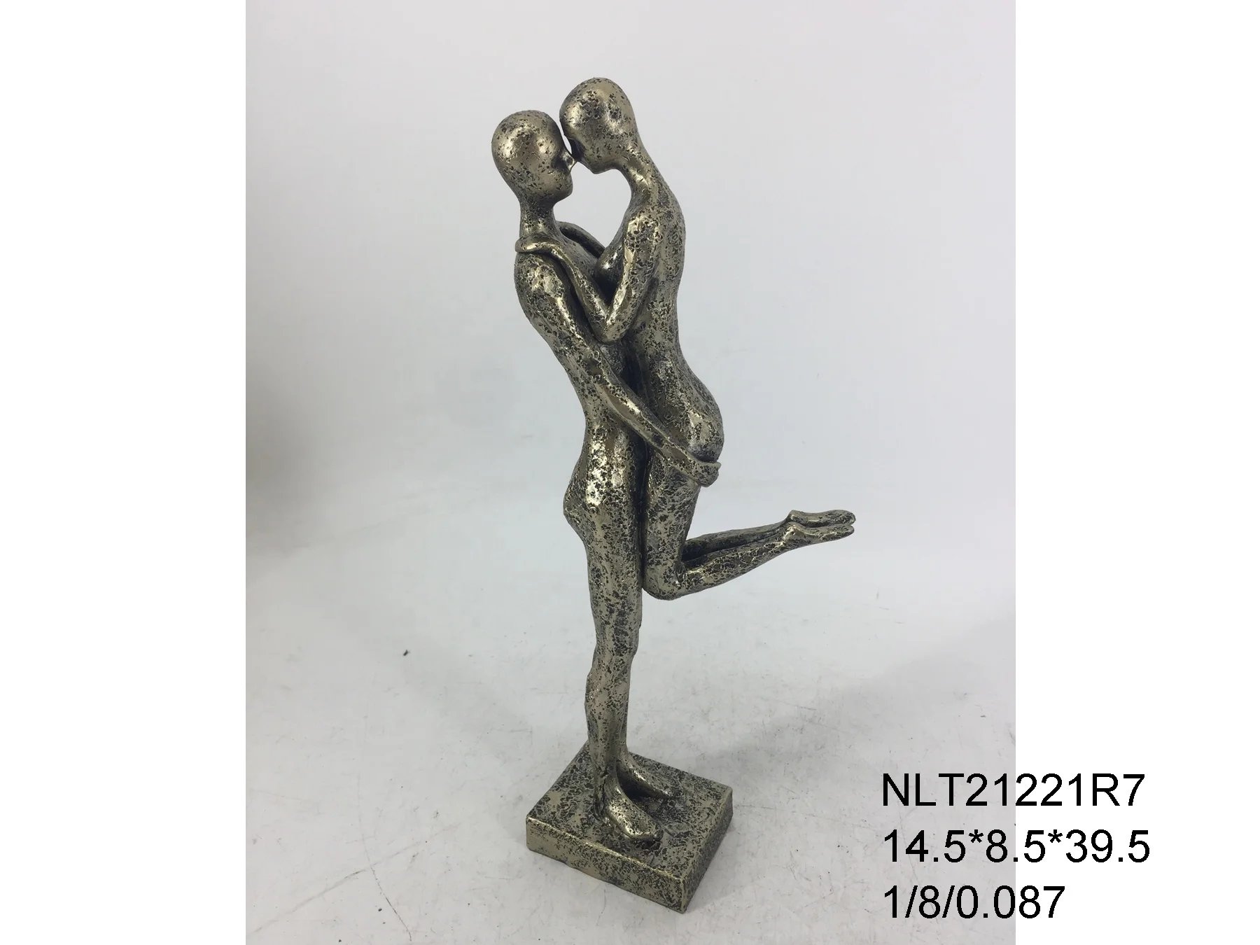 New style Resin Hot Selling Lover Crafts Statue Personalize Couple Figurine for Wedding Decoration