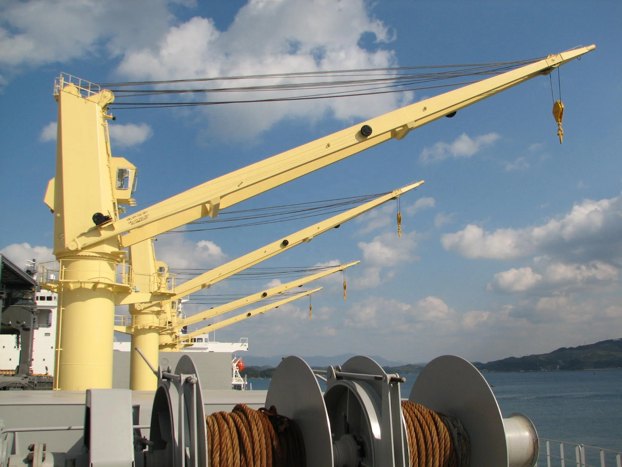 Hot Sale 10 Ton Small Size Hydraulic Offshore Pedestal Ship Cranes For Sale With CCS BV ABS Certificate