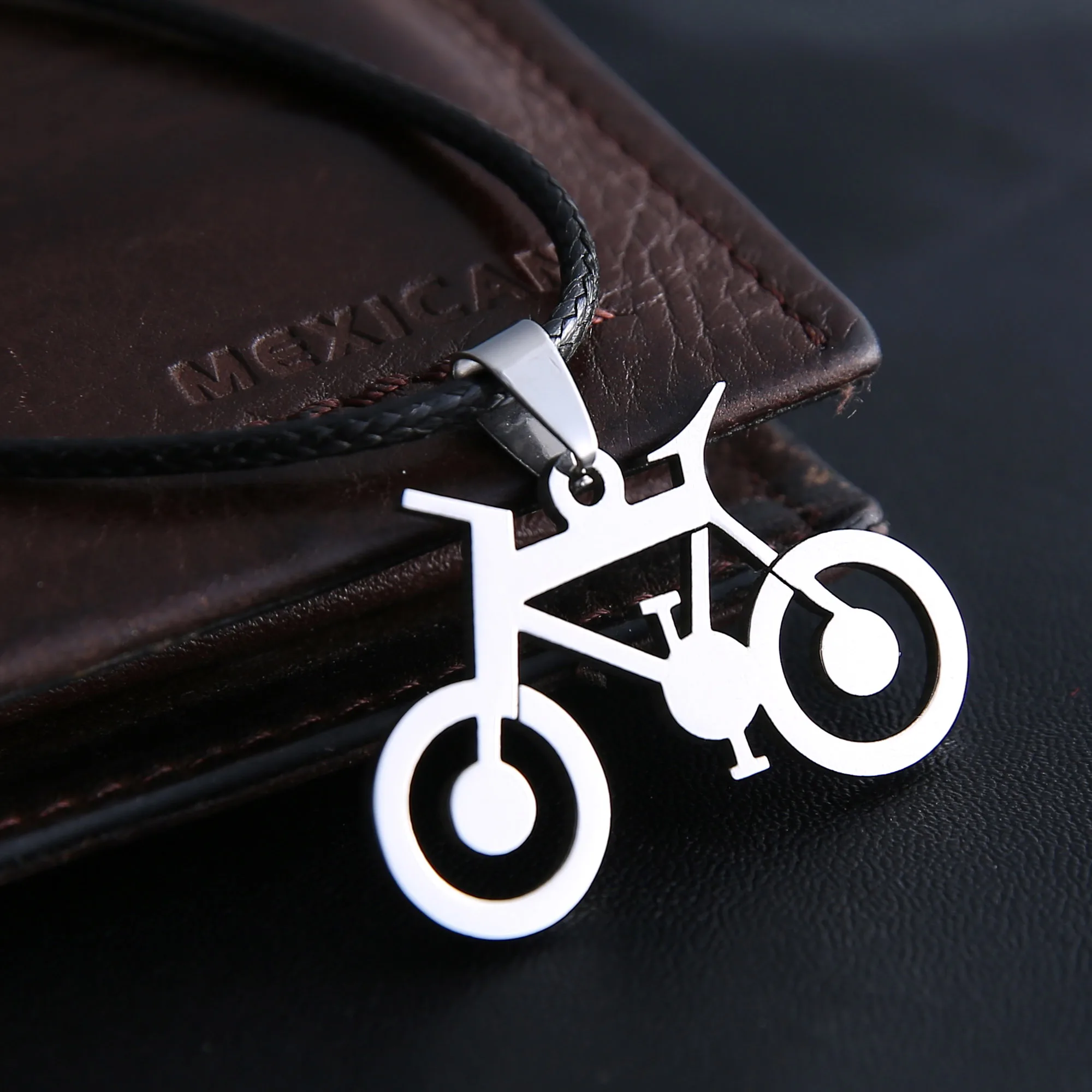 Latest Simple Retro Fashion Titanium  Stainless Steel  Steel Bicycle Pendant Fashion Accessories