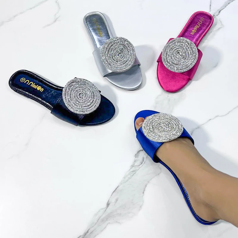 Fancy Wholesale Lady Shiny Slipper Footwear PU Leather Crystal Diamond For Summer Outdoor Women Flat Slide
