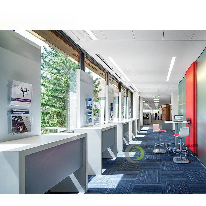 Изготовленный на заказ кубический офисный Рабочий стол со стульями