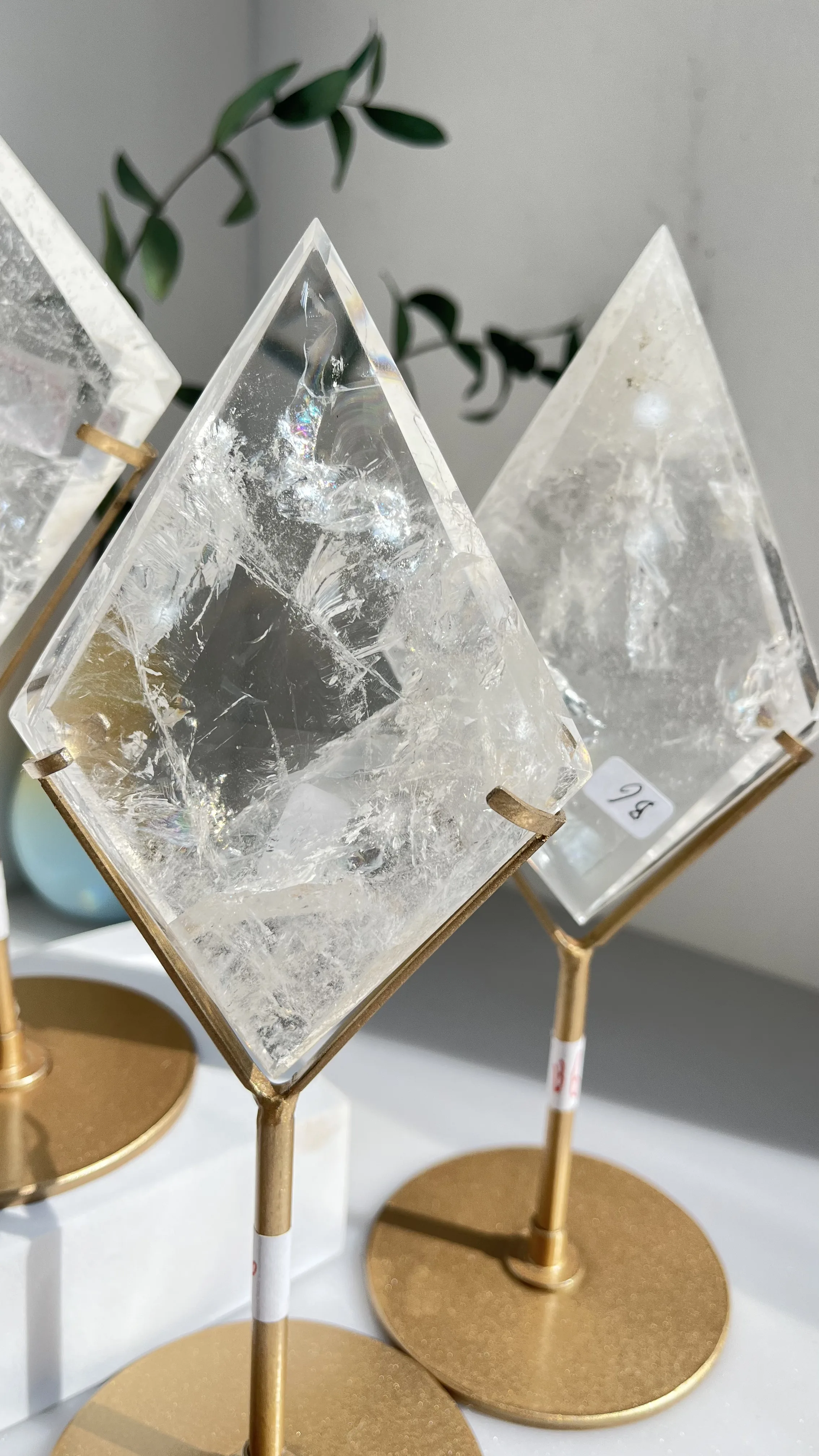 Hot Sale Clear Quartz Clear Crystal Stones Wholesale Natural Crystal Diamond Carving Clear Quartz Diamond For Decoration