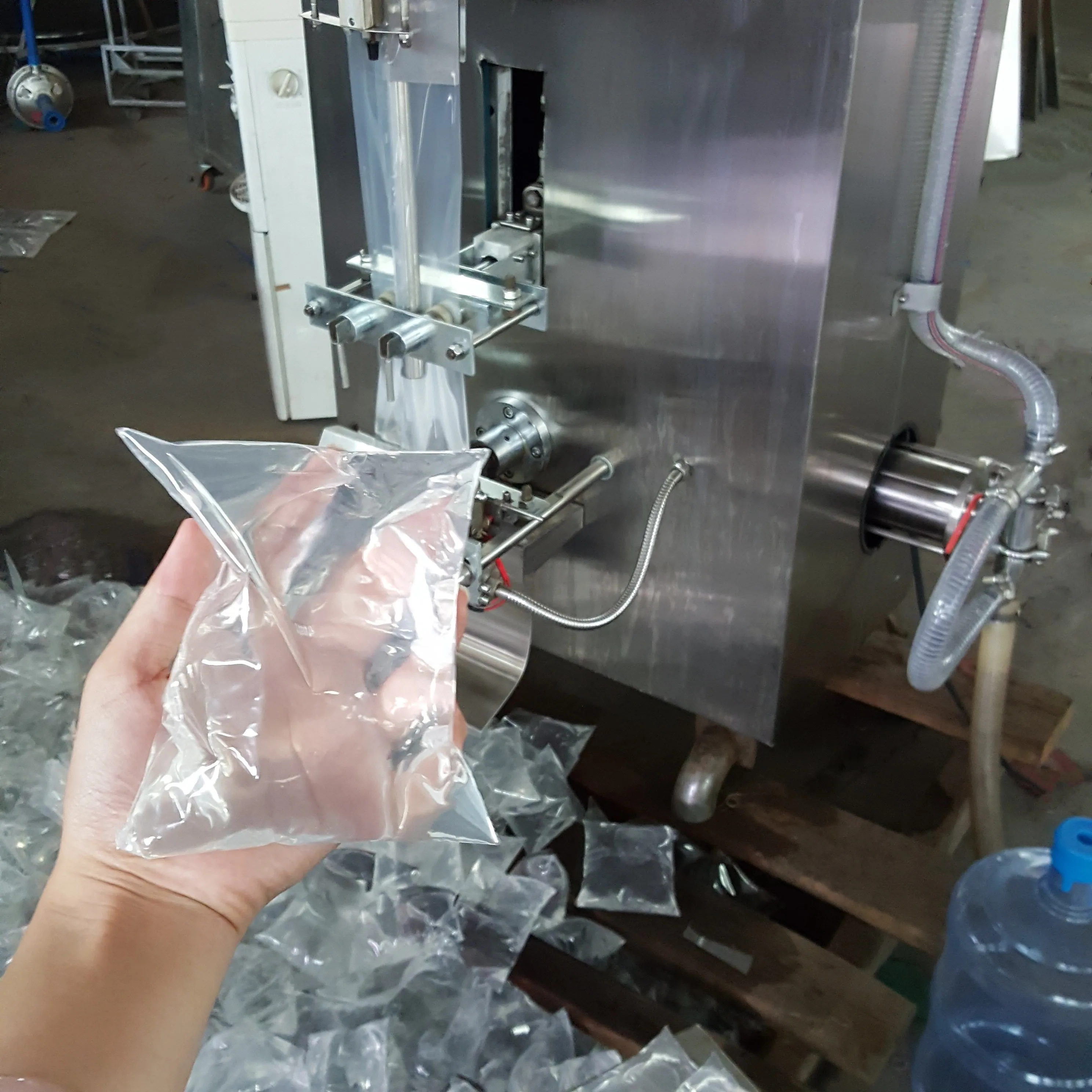 Soy Milk Edible Oil Water Bag Liquid Sacheet Packing Machine Water Pouch Packing Machine Vertical Filling  packaging machine