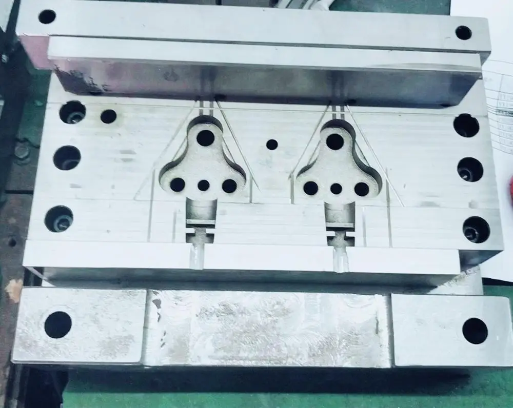 Made in China automatic plastic injection molding machine Plastic injection Mold for Electric Plug 3 Pin plug