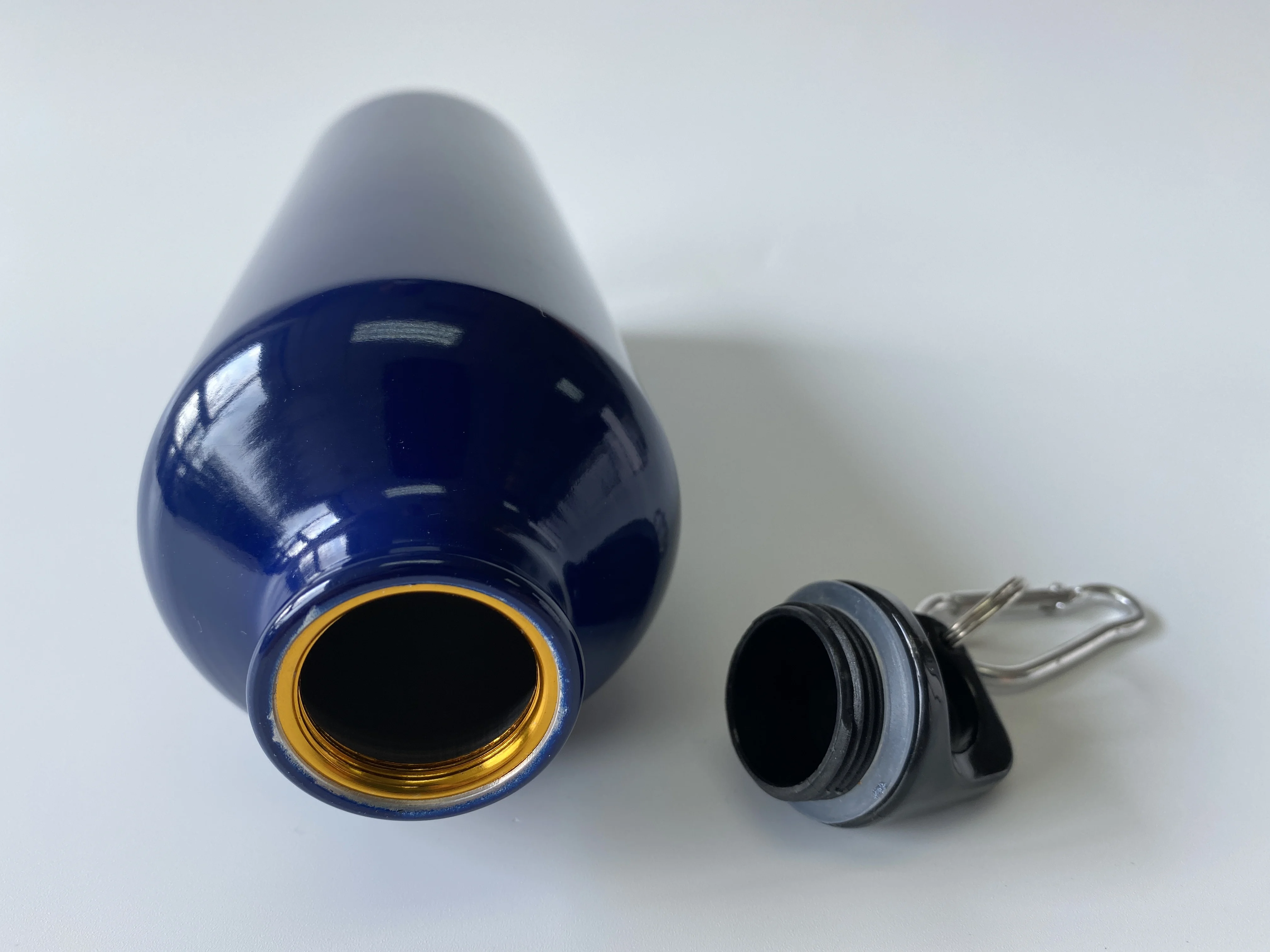 Promotion custom colorful reusable 20 Oz metal aluminum sports drink water bottle 750ml with carabiner