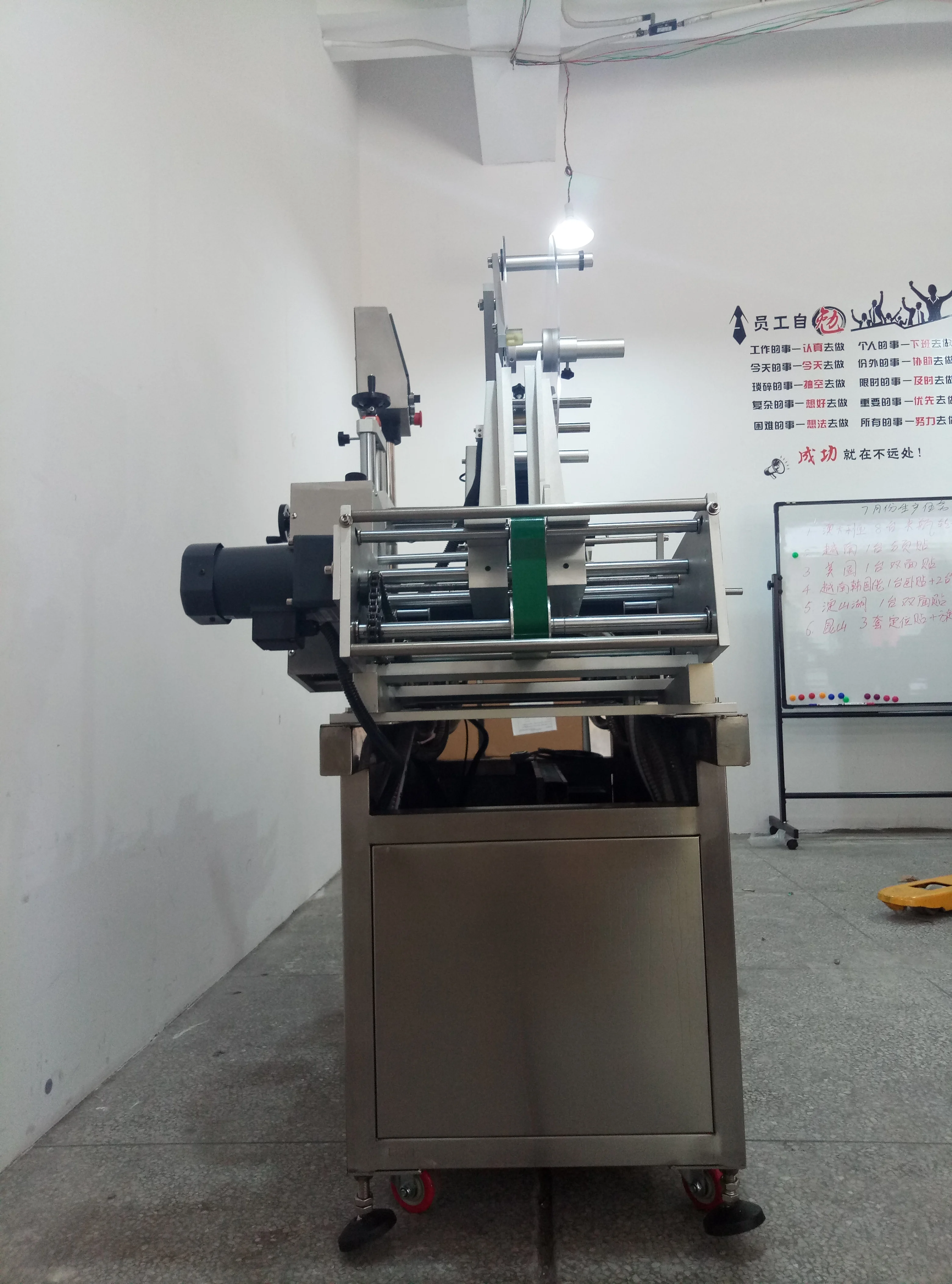 clothing hang tag labeling machine
