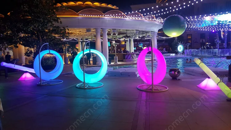 LED-Swings-on-Stands-2