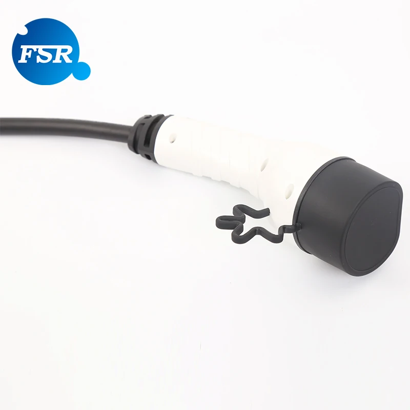  Hot selling 32A thtee-phace European standard Type2 to electric vehicle charging