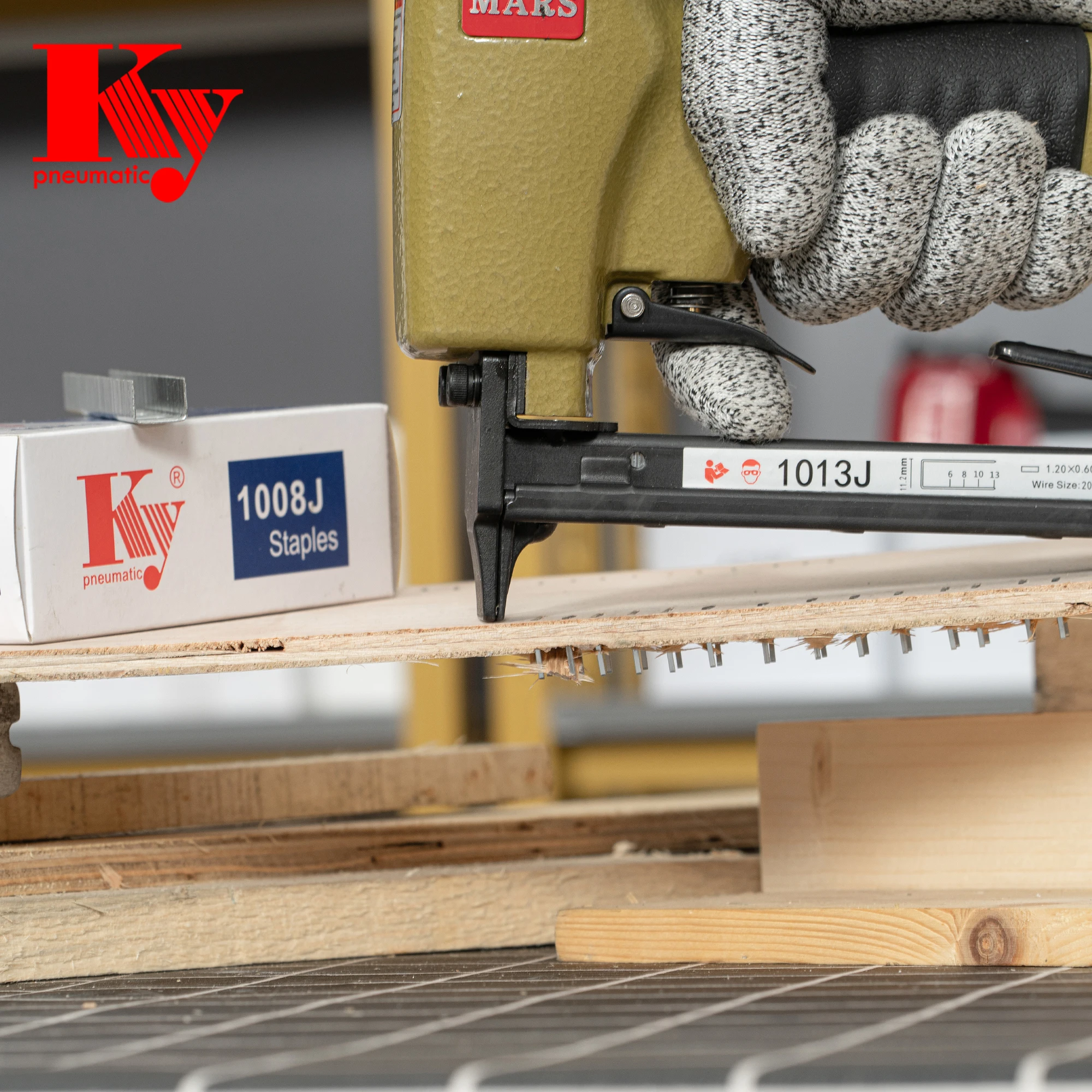 1010J Black Staple Pins Furniture Nails For Wood Products