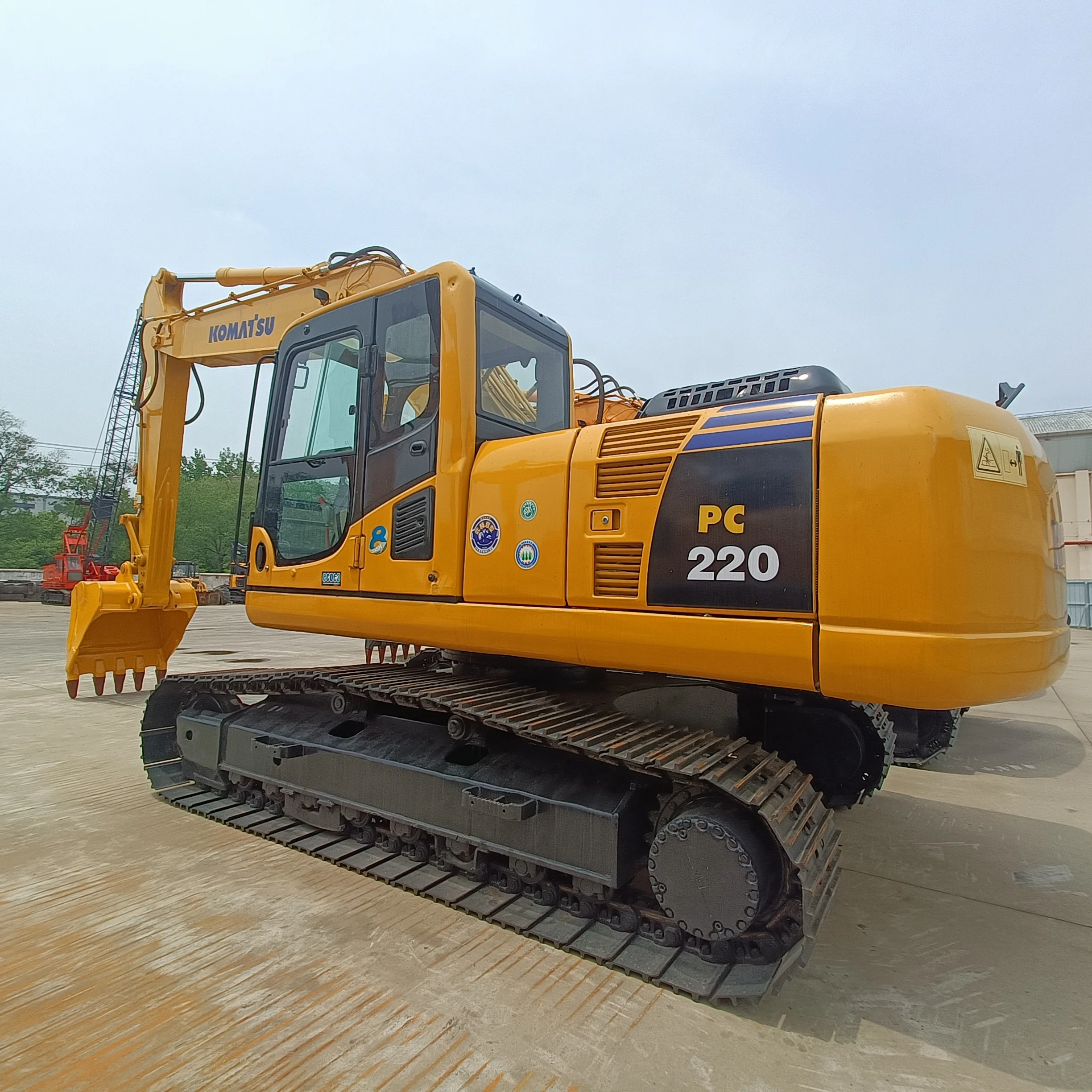 Быстрая доставка Подержанные гусеничные Экскаваторы Komatsu PC220-8 гидравлические экскаваторы 22 тонны механическое оборудование б/у