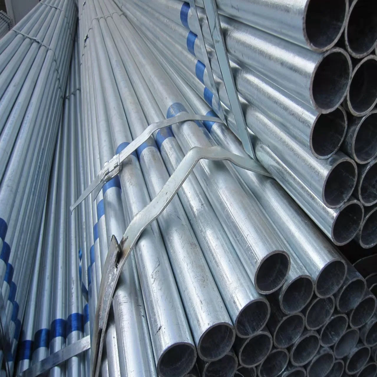 Galvanized Steel Pipe  1 1/2  Inch Water Round Pipe Carbon Hollow Section Gi Pipe