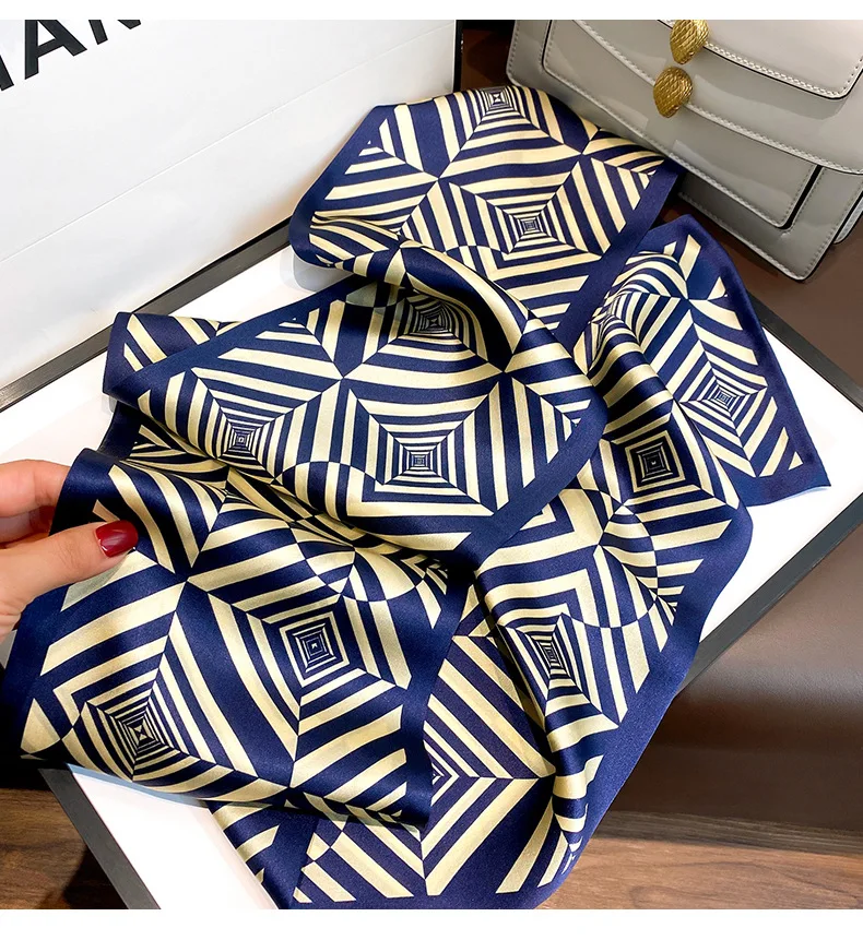 Wholesale Fashion Comfortable Modern Design Digital Printing Women Large Square 100% Silk Scarf