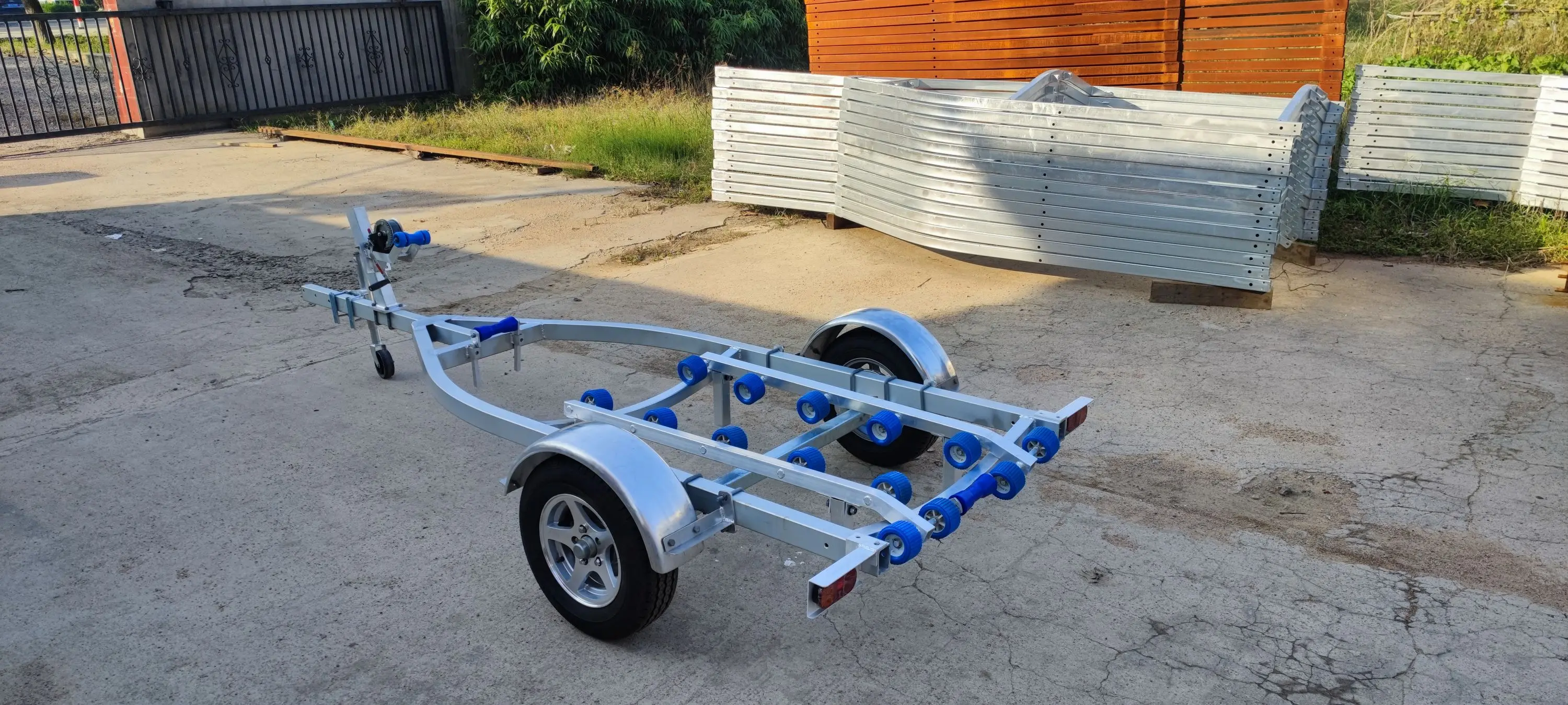 4.45 m wobbly rollers jet ski trailer aluminum with VIN and DOT