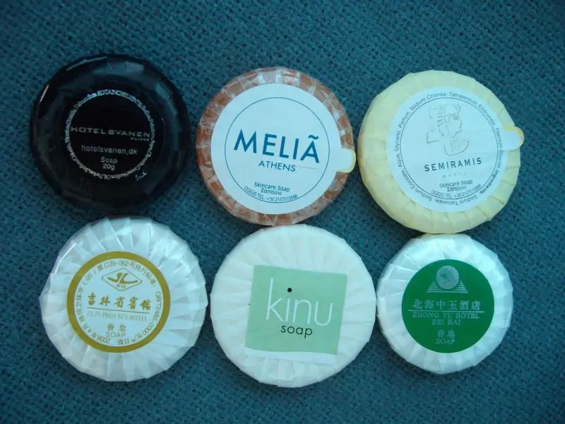 Customized white mini soap for hotel, 15g small round soap