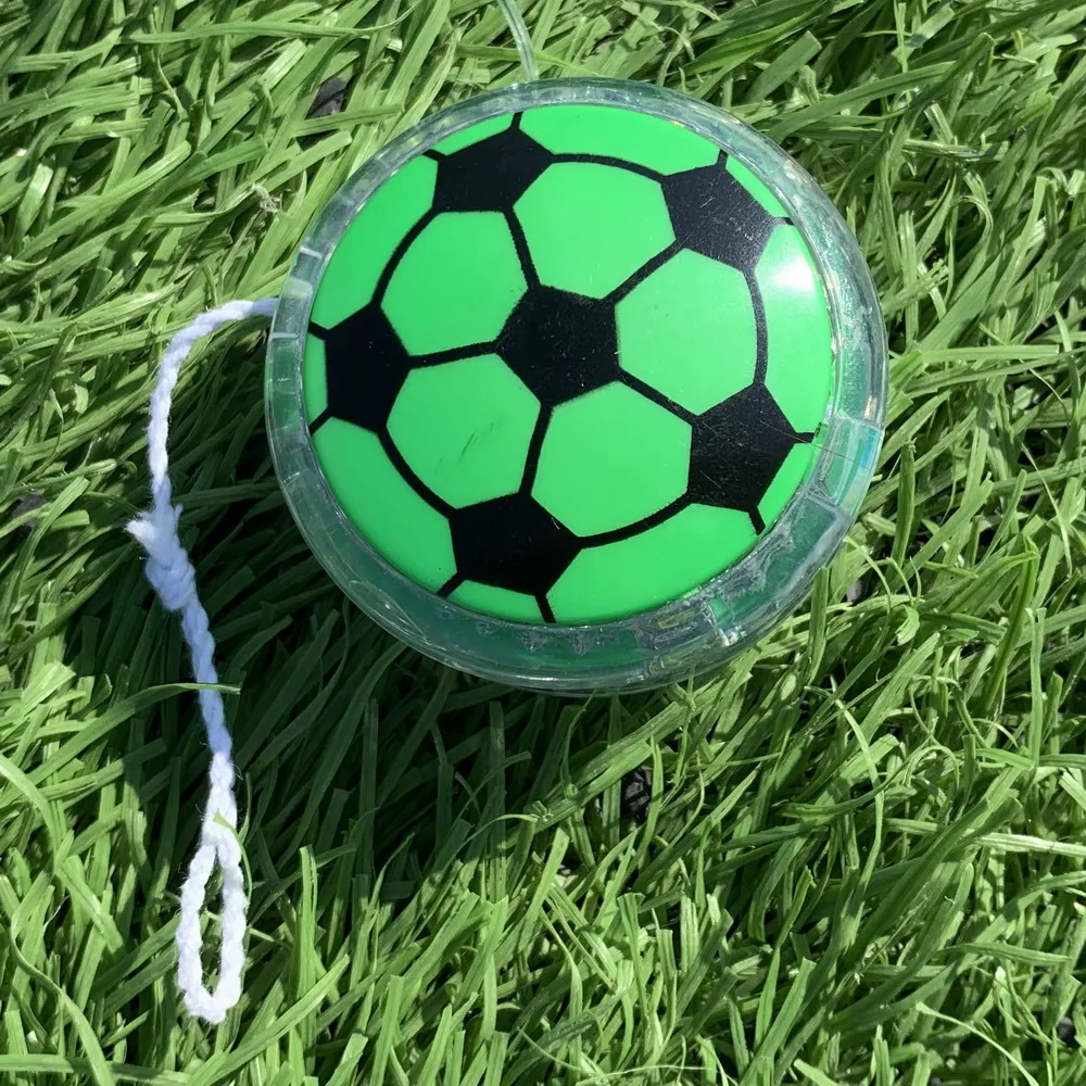 Wholesale Boy Favor Light Up Glow Dark Led Flashing Football Yo Yo Toy Plastic Soccer yoyo Ball For Kids