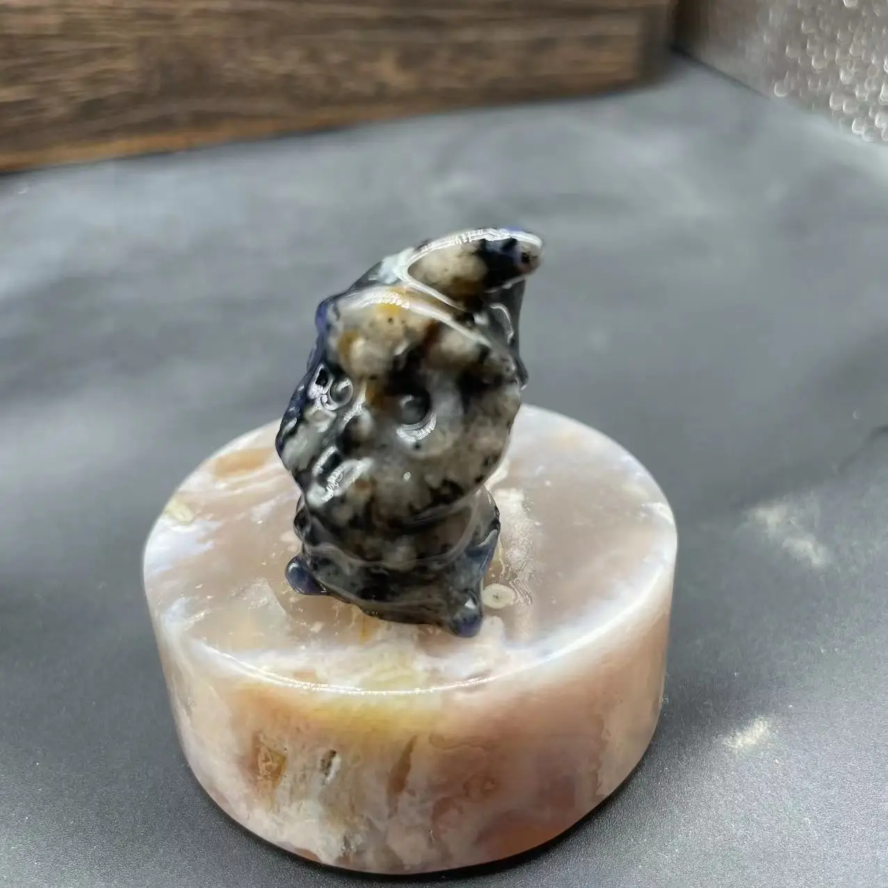 3cm Natural Amethyst Crystal Xmas Man Santa Claus Carving Delicate Quartz Semi-Precious Stone for Home Decoration Small Gift Use