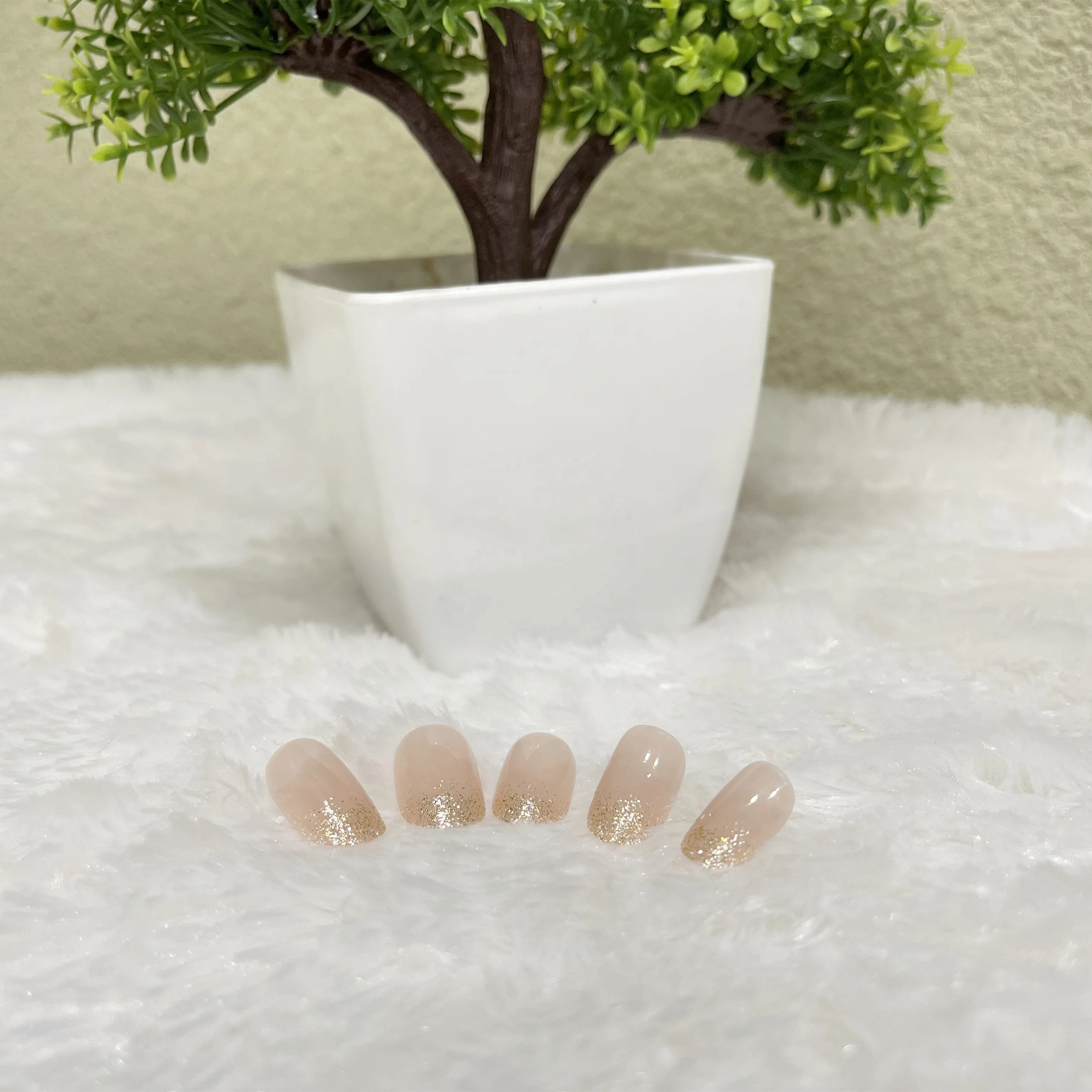 24 шт. эффектом деграде (переход от темного к дизайн персиковый цвет основы с золотым блеском полного покрытия овальной формы клей tab искусственные ногти