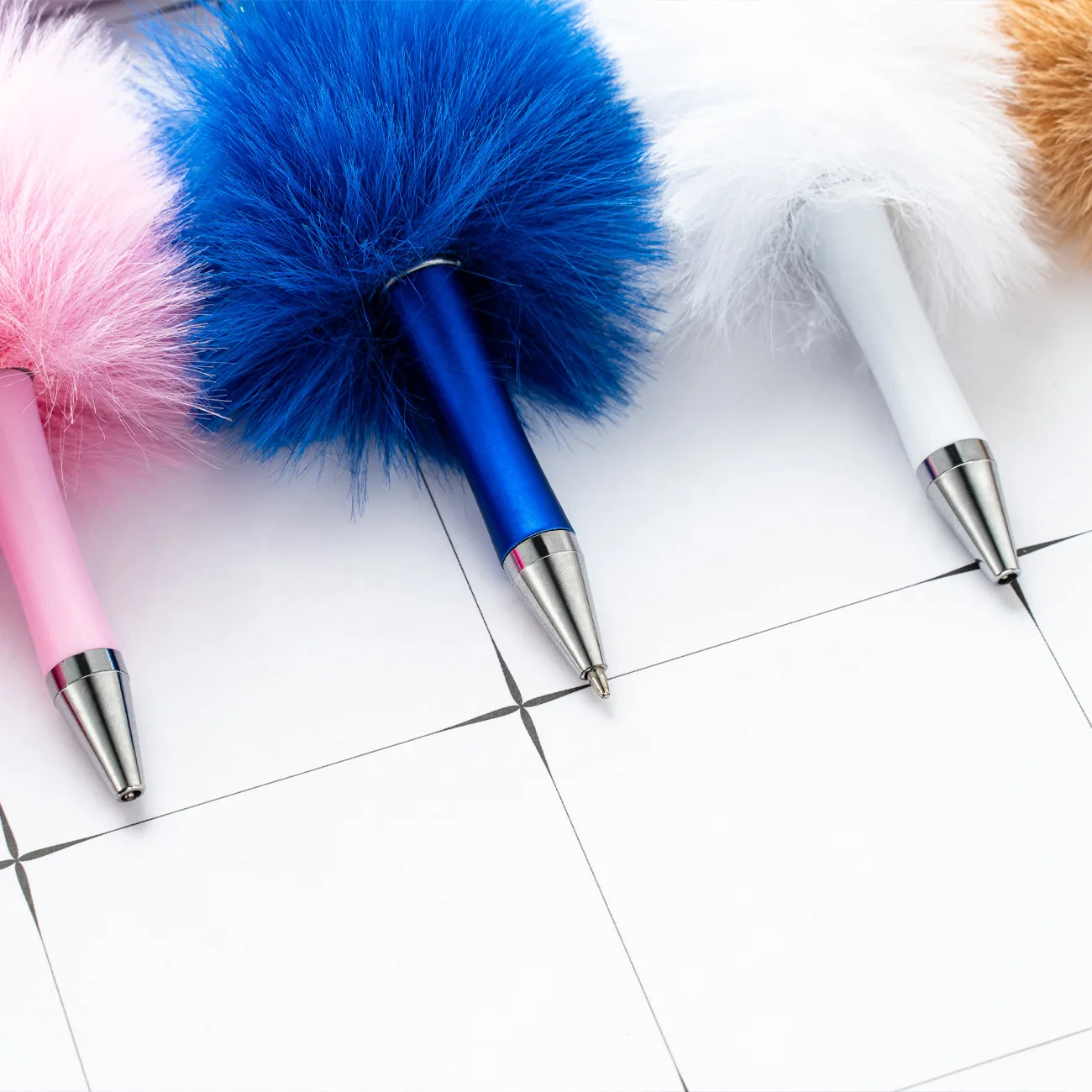 New Plush Bead Pen, Creative DIY Pom Pom Bead Ballpoint Pen, Cute Fluffy Gift Pen, Plastic Pen