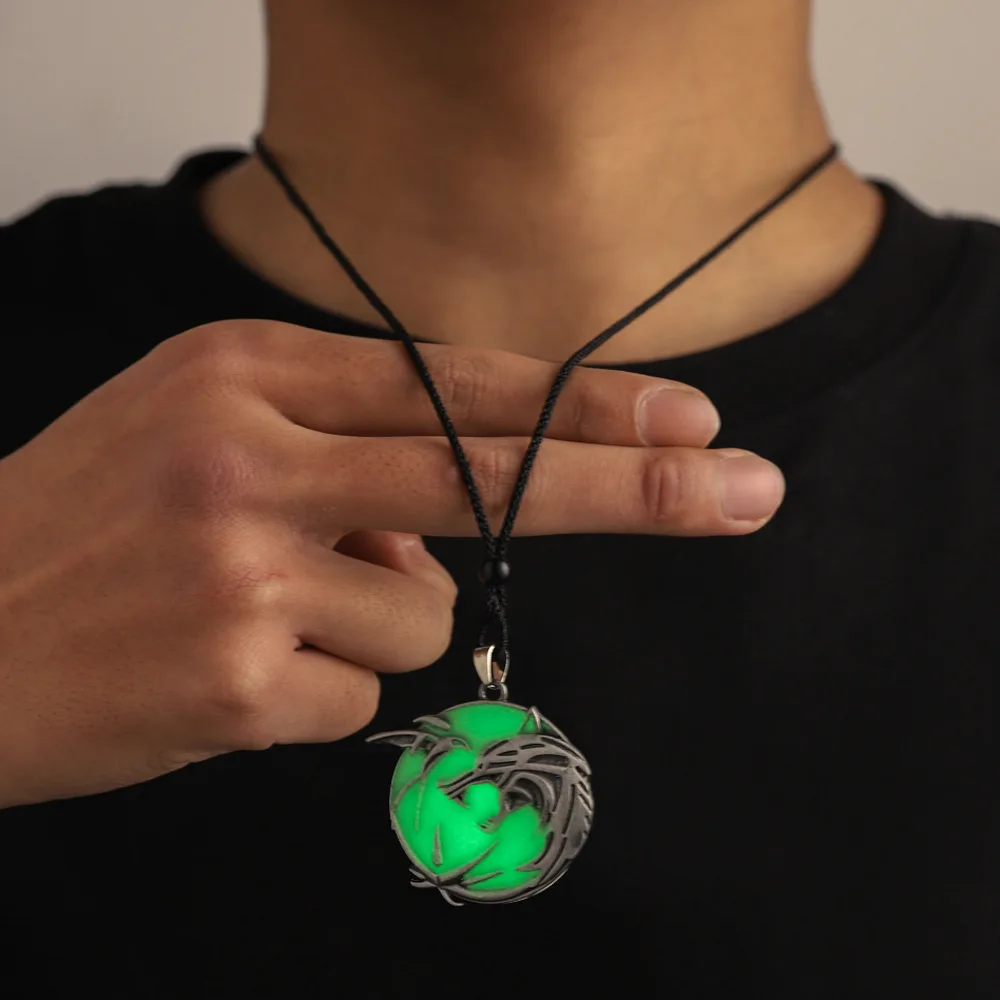 Witcher 3 Wild Hunt Game Design Demon Hunter Men Luminous Growing Wolf Pendant Necklace