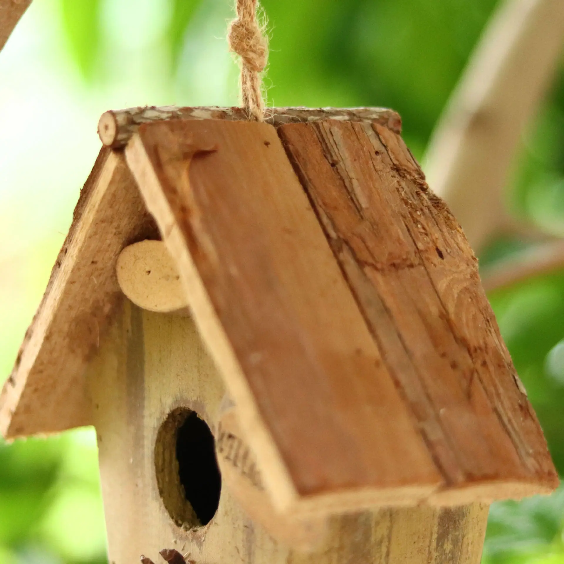 hanging bird house outdoor garden patio garden decorative pet cottage distressed leaves wooden birdhouse