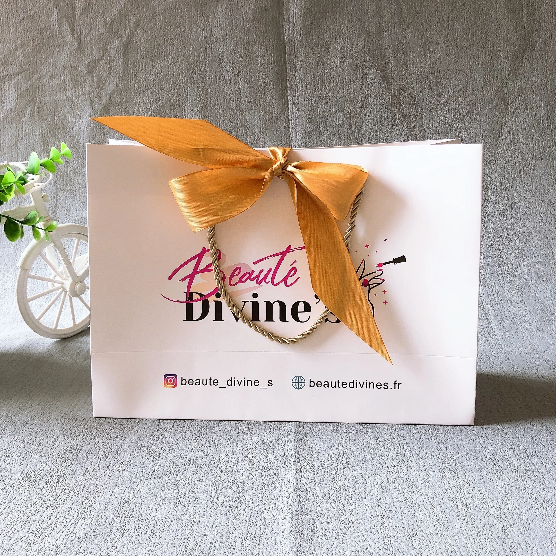 Recyclable Custom Shopping Bag Packaging Luxury Gift Paper Bags with Your Own Logo for Small Business