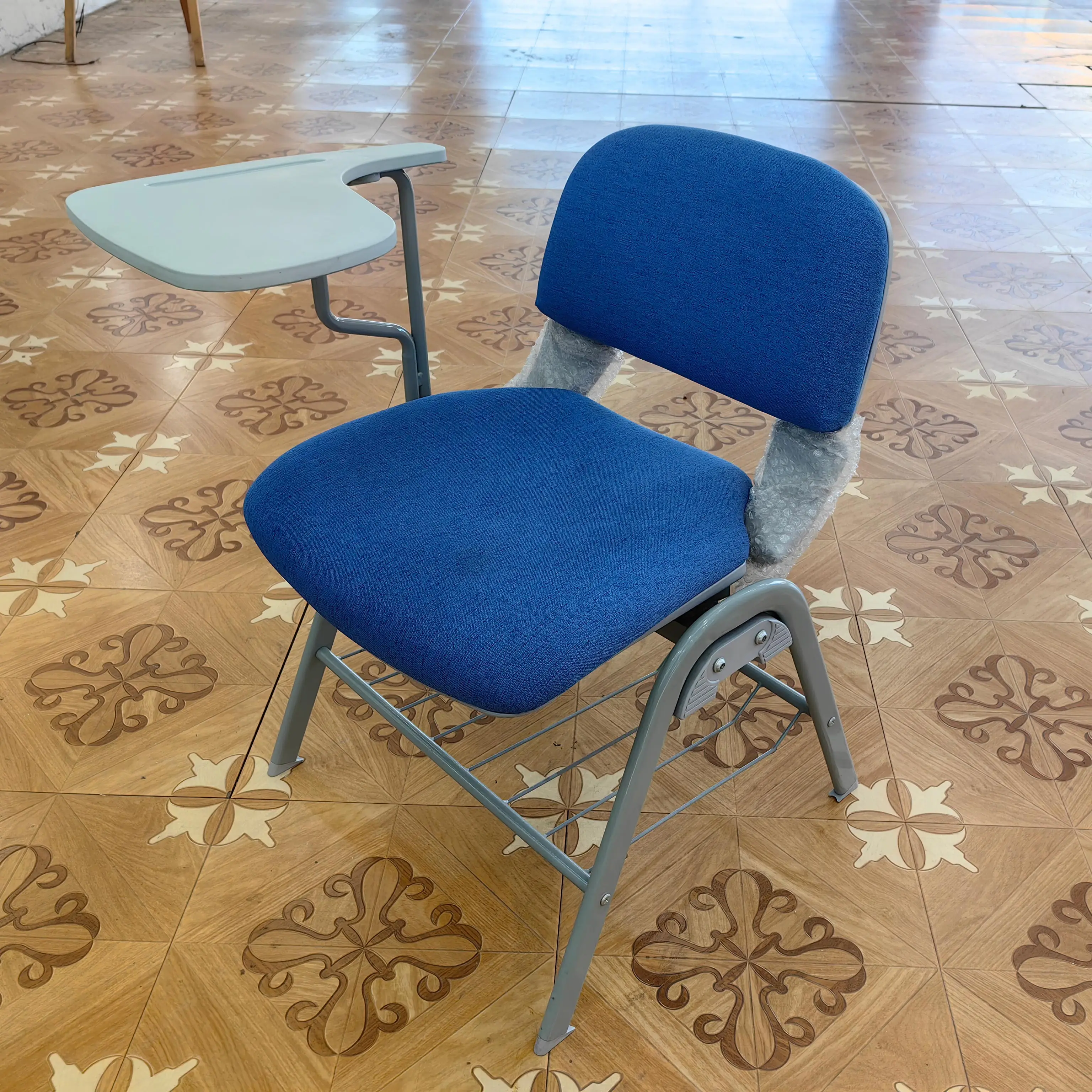 Factory direct sales of school student office folding training chair (with tablet computer desk)