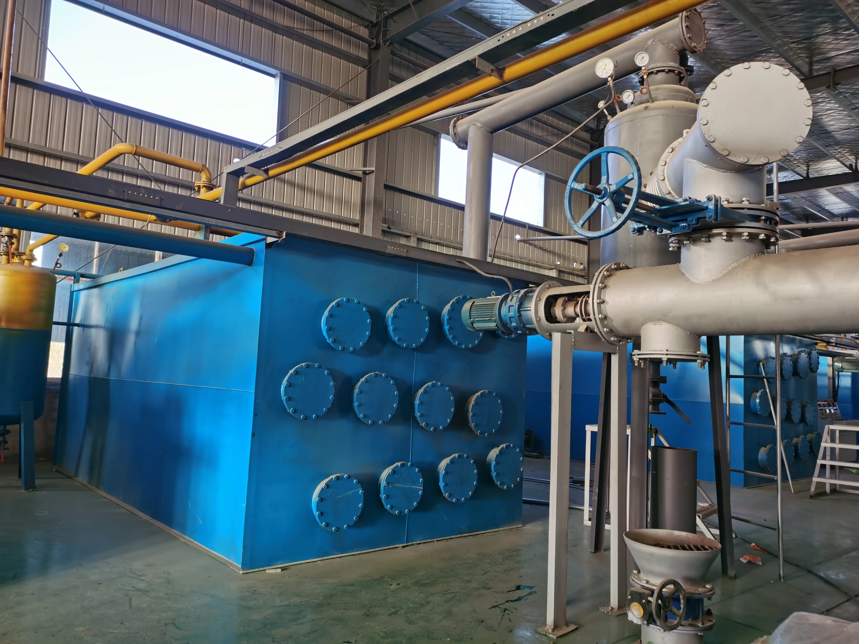 Full continuous scrap tyre oil sludge disposal plant with pyrolysis technology