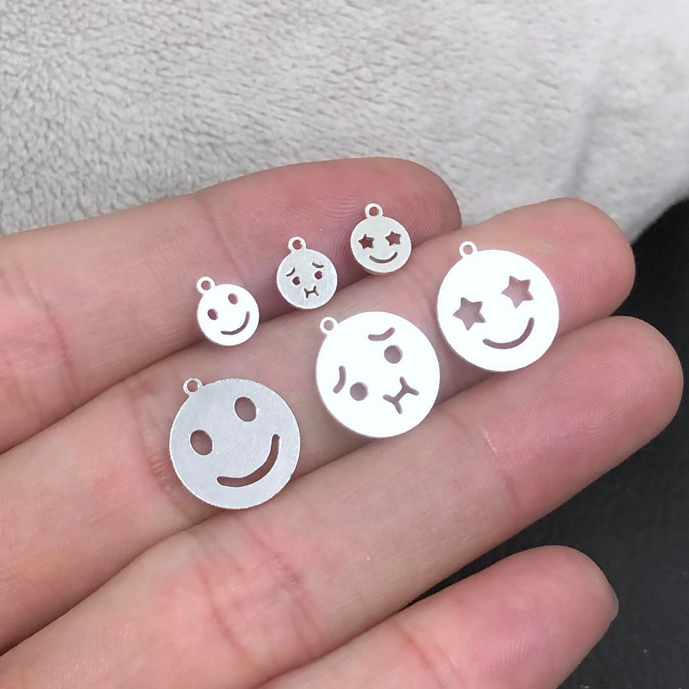 Новый 925 стерлингового серебра 6 мм 12 диск Счастливая Улыбка Emoji Подвески для изготовления ювелирных изделий ожерелье кулон