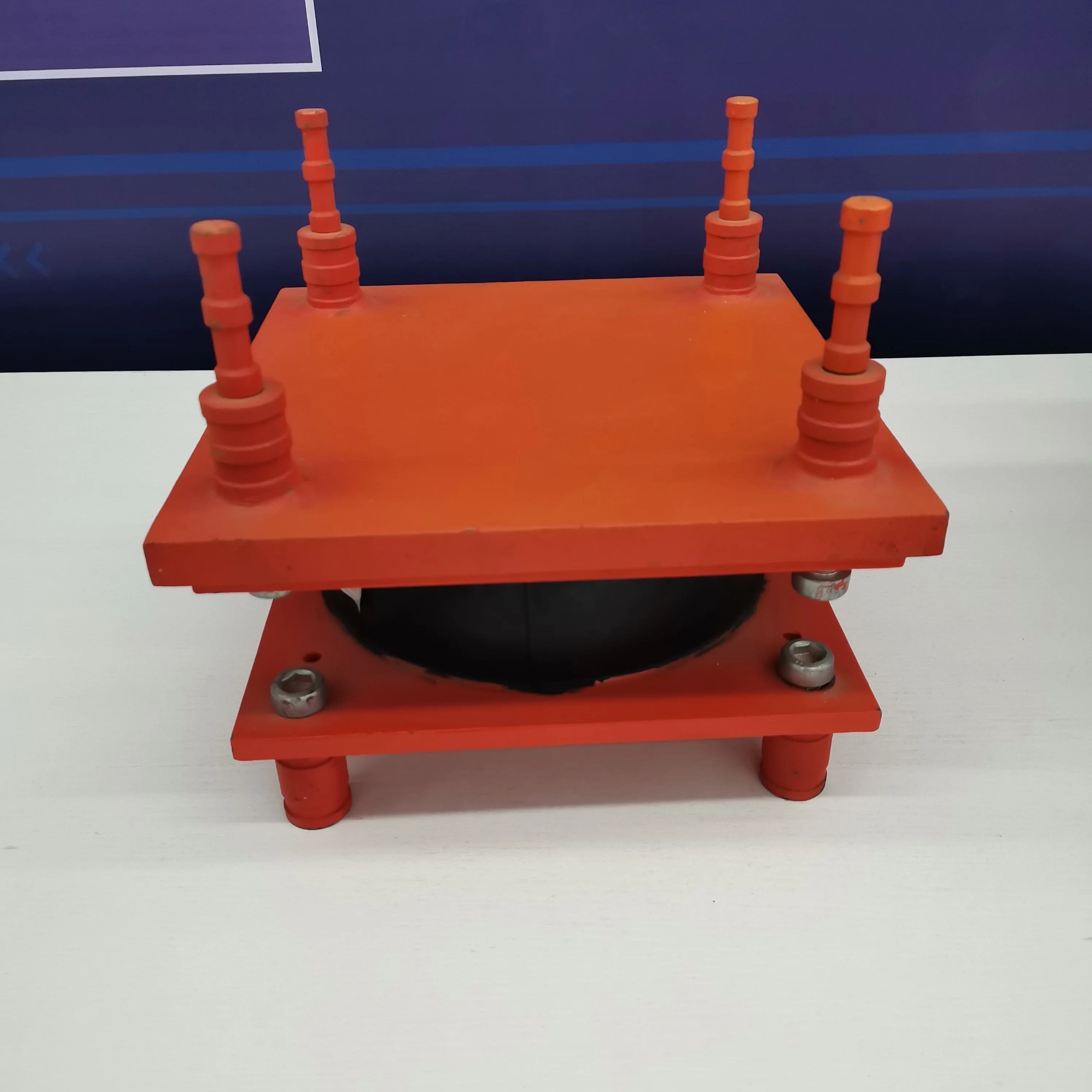 High damping of single and double direction ball basin rubber bearing fixed in bridge concourse building