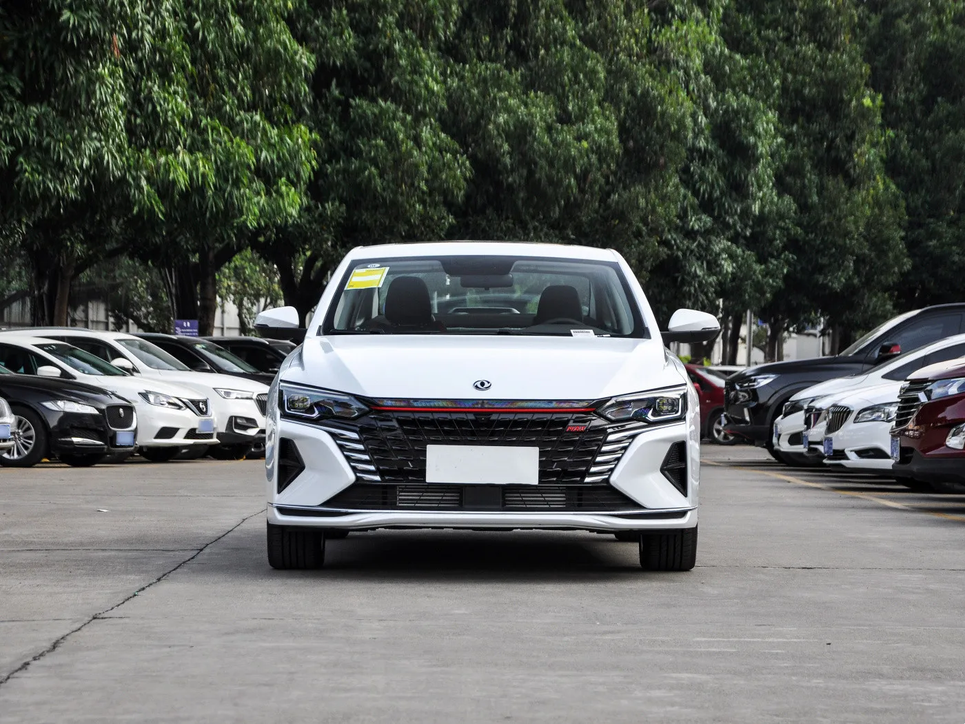 Новая модель 2023 г. гибридный автомобиль Dongfeng Yixuan Max на 5 мест седан в Узбекистане