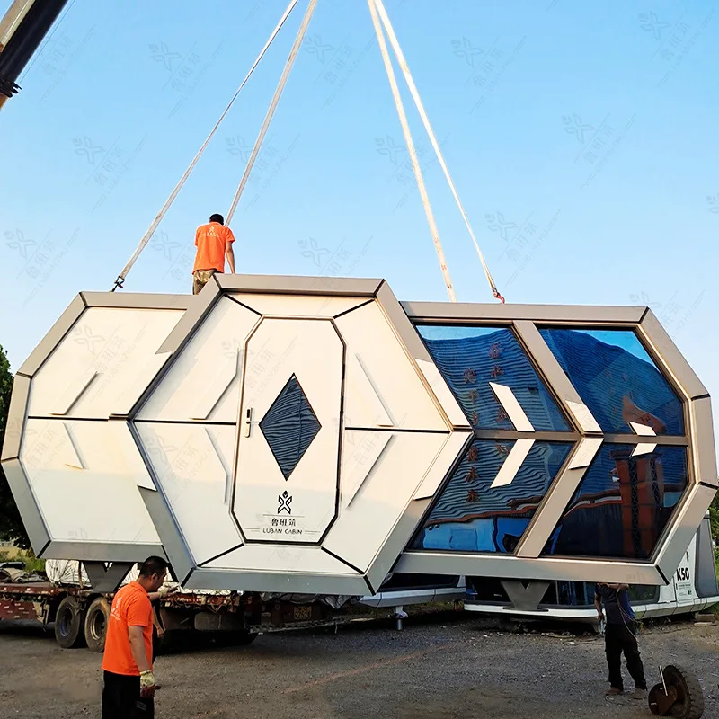 Galvanized steel frame capsule house with photovoltaic power generation for hotel, leisure resort, camping base and short-term