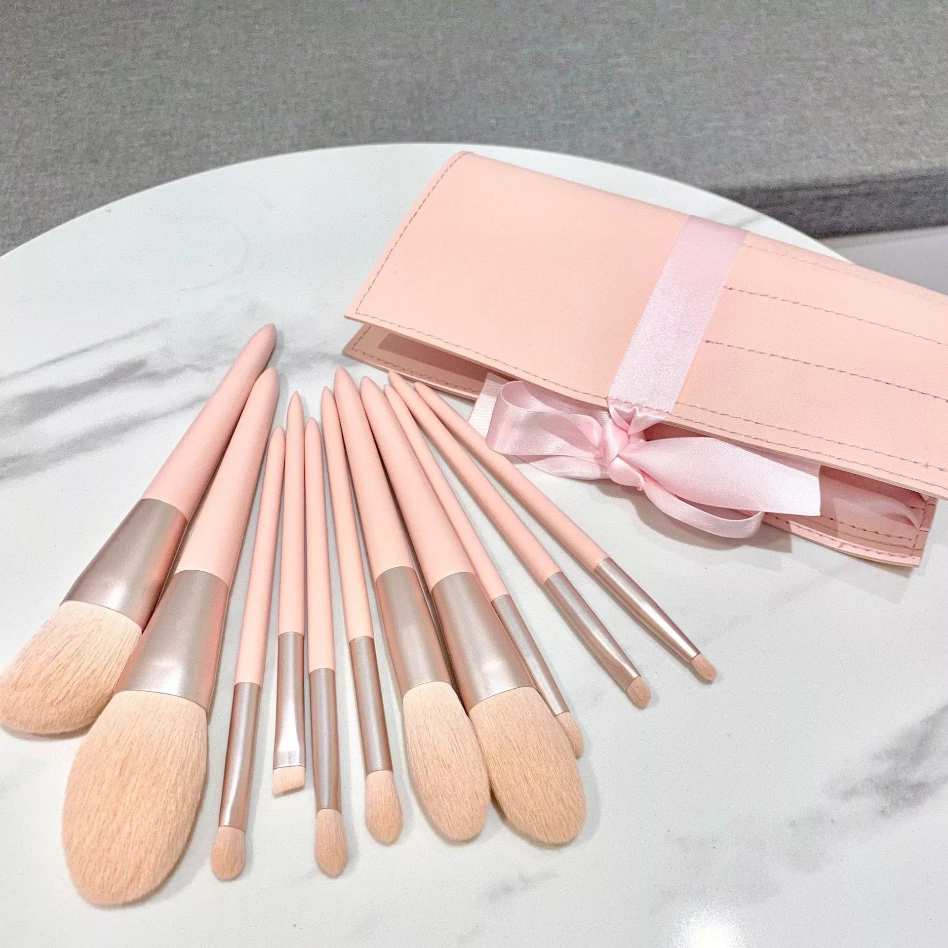 
Hot pink Synthetic Hair Custom Logo cosmetic brush makeup set 