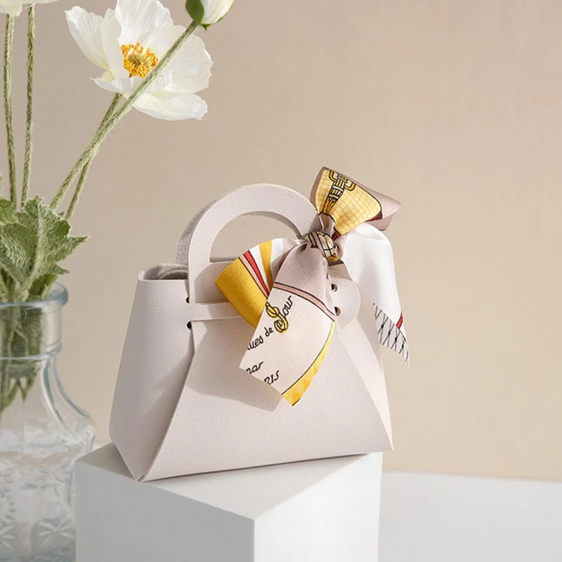 Розовая сумка из искусственной кожи с лентой