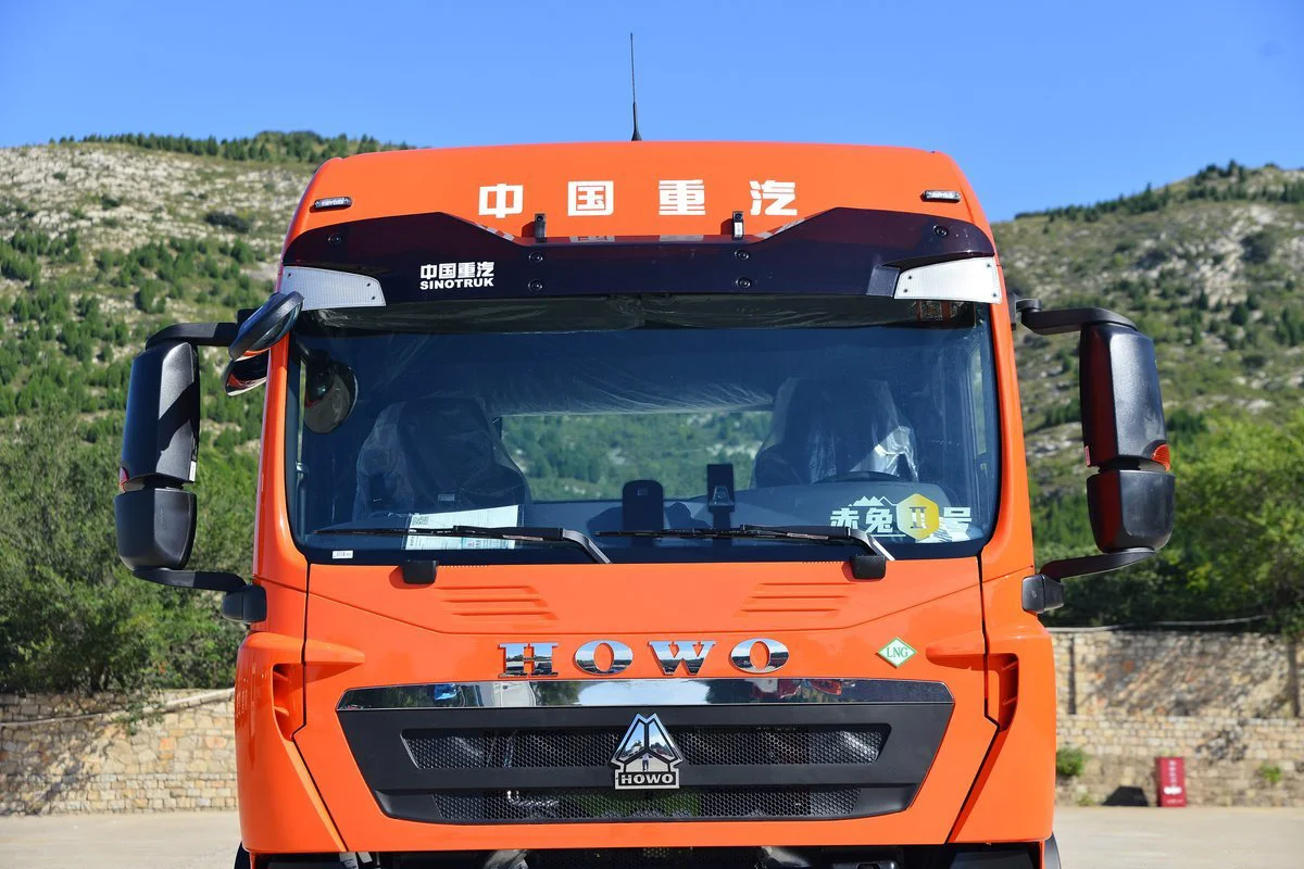 Б/у но хорошее состояние тяжелый грузовик Sinotruk HOWO TX7 6*4 LNG тягач мощностью 480 л.с.