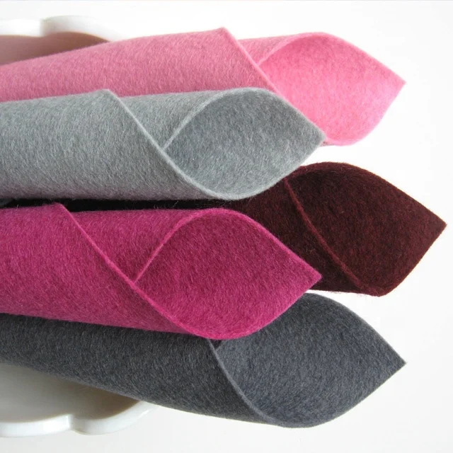 Цветной шерстяной войлок используется для декоративного искусства и ремесла, сумок ручной работы и домашней мебели