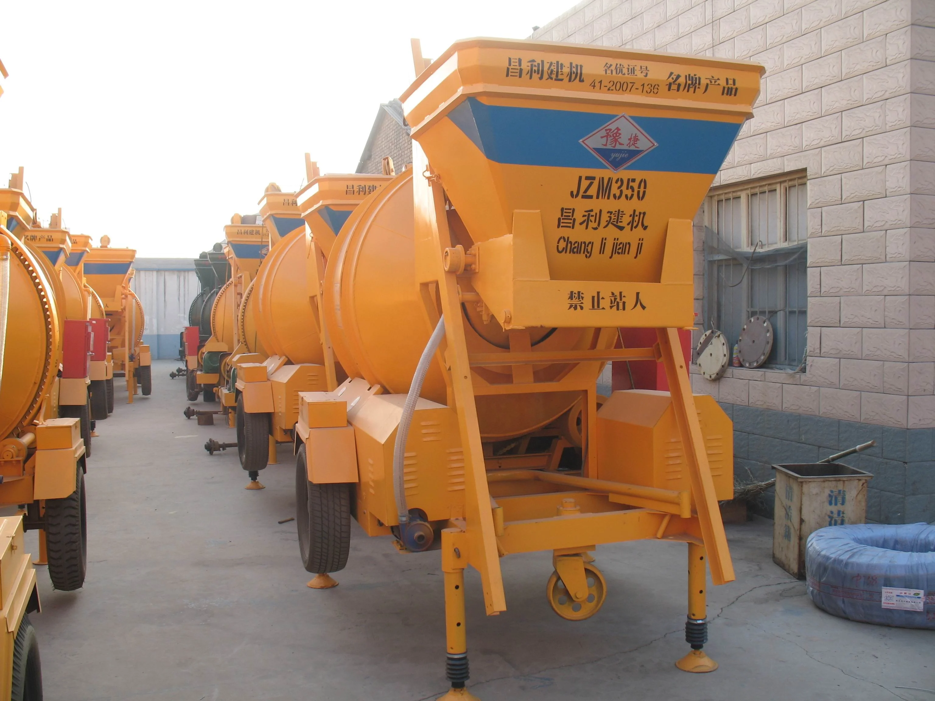 High quality JZM350 low noise self loading concrete mixer/mini concrete mixer